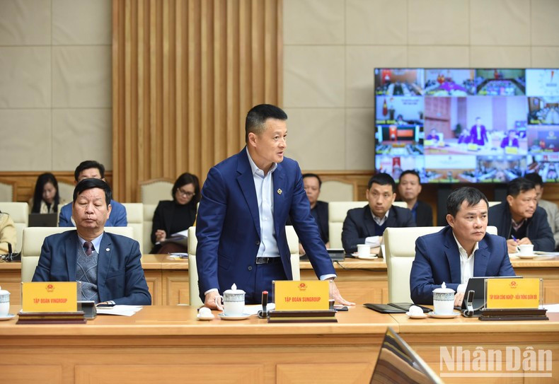 Representante del grupo Sun Group habla en el evento. Representante del grupo Sun Group habla en el evento.