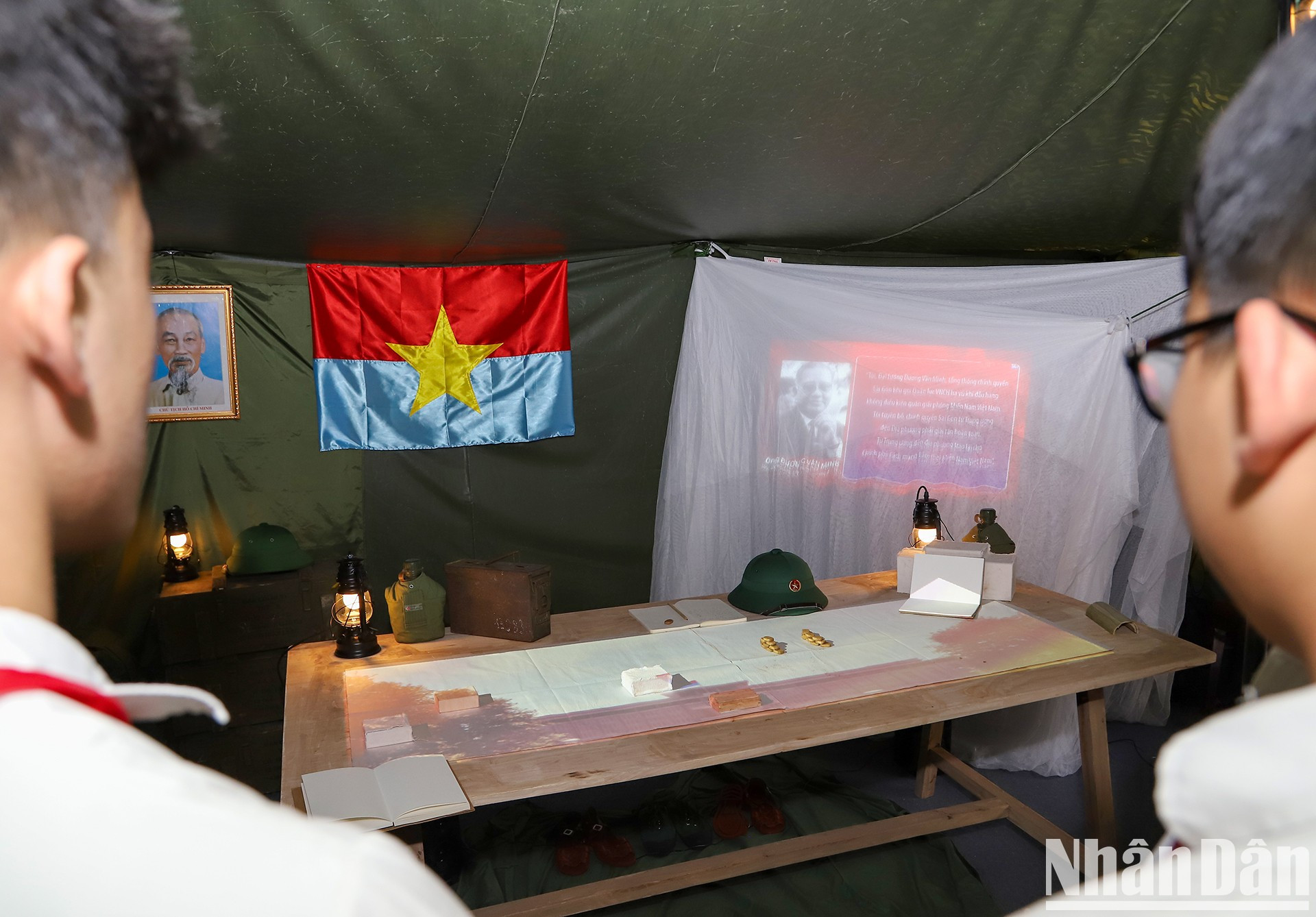 Proyecciones 3D de batallas captan la atención de los estudiantes. Proyecciones 3D de batallas captan la atención de los estudiantes.