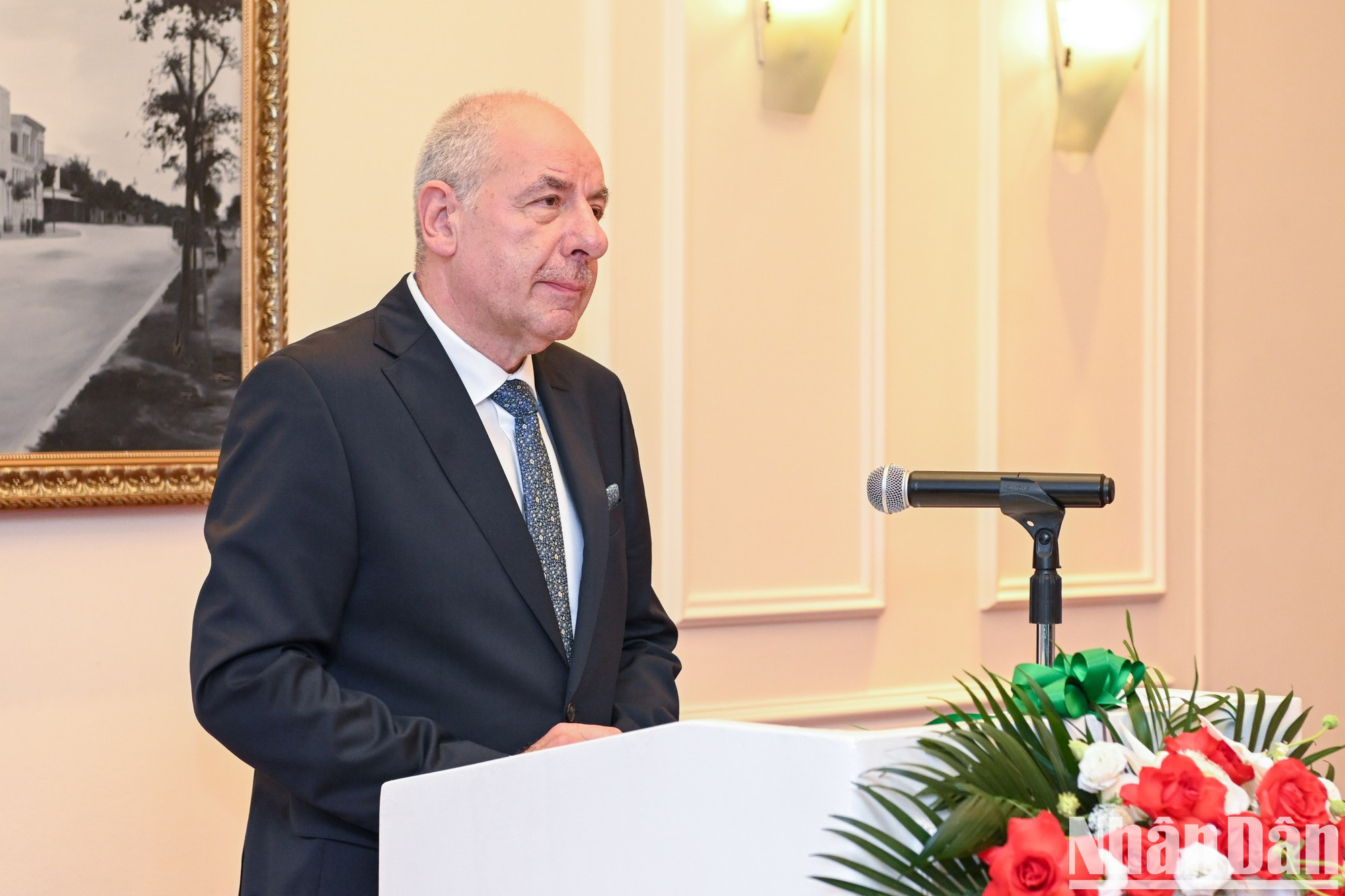 El presidente de Hungría, Sulyok Tamás, habla en la cita.