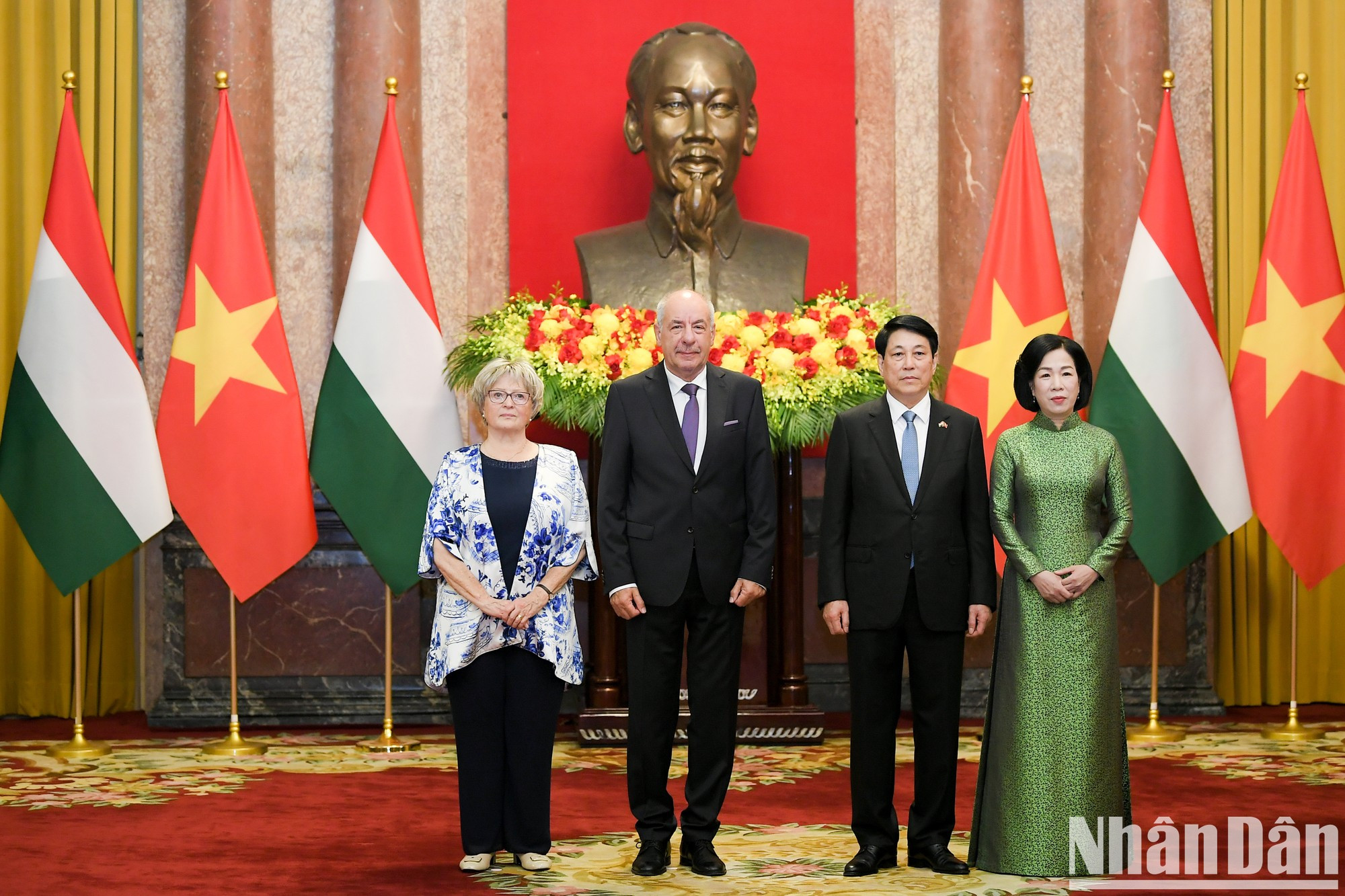 Los presidentes de Vietnam y Hungría y sus esposas. Los presidentes de Vietnam y Hungría y sus esposas.