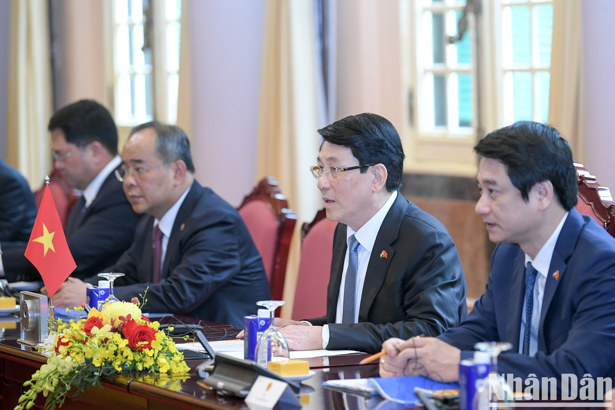 Luong Cuong habla en la cita. Luong Cuong habla en la cita.