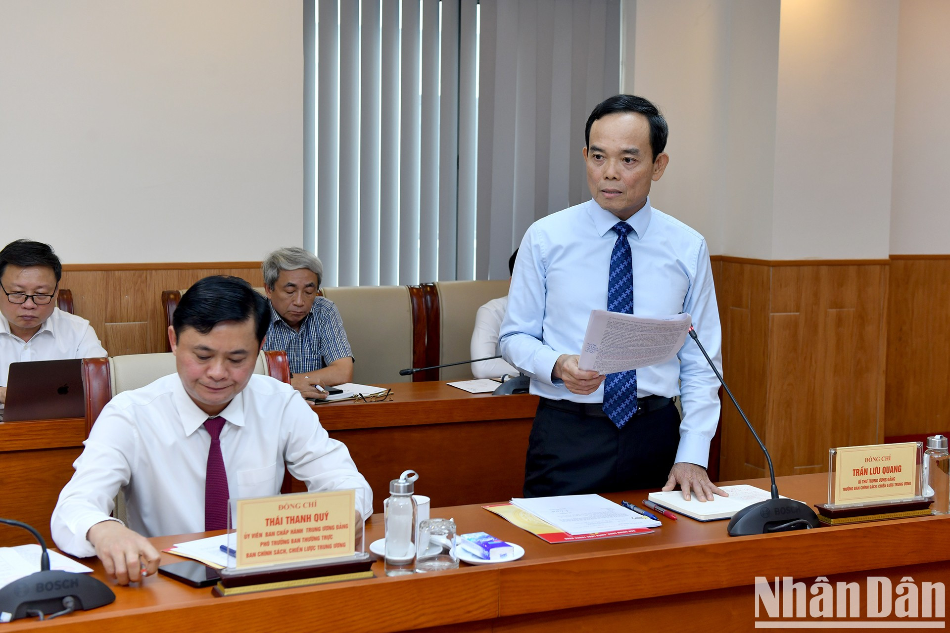 Tran Luu Quang, secretario del Comité Central del PCV y jefe de su Comisión de Política y Estrategia, interviene en el evento.