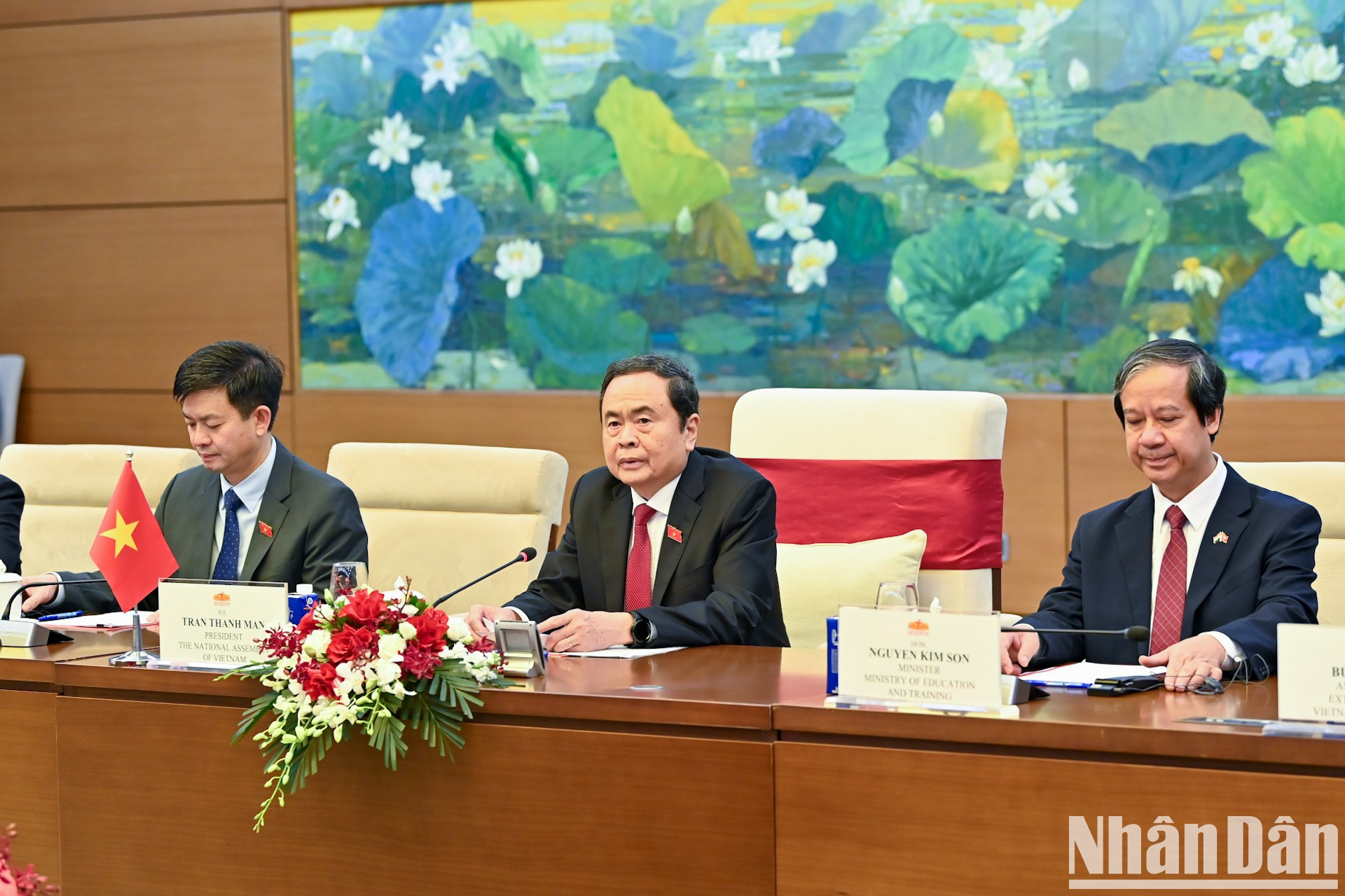 Thanh Man habla en el encuentro.