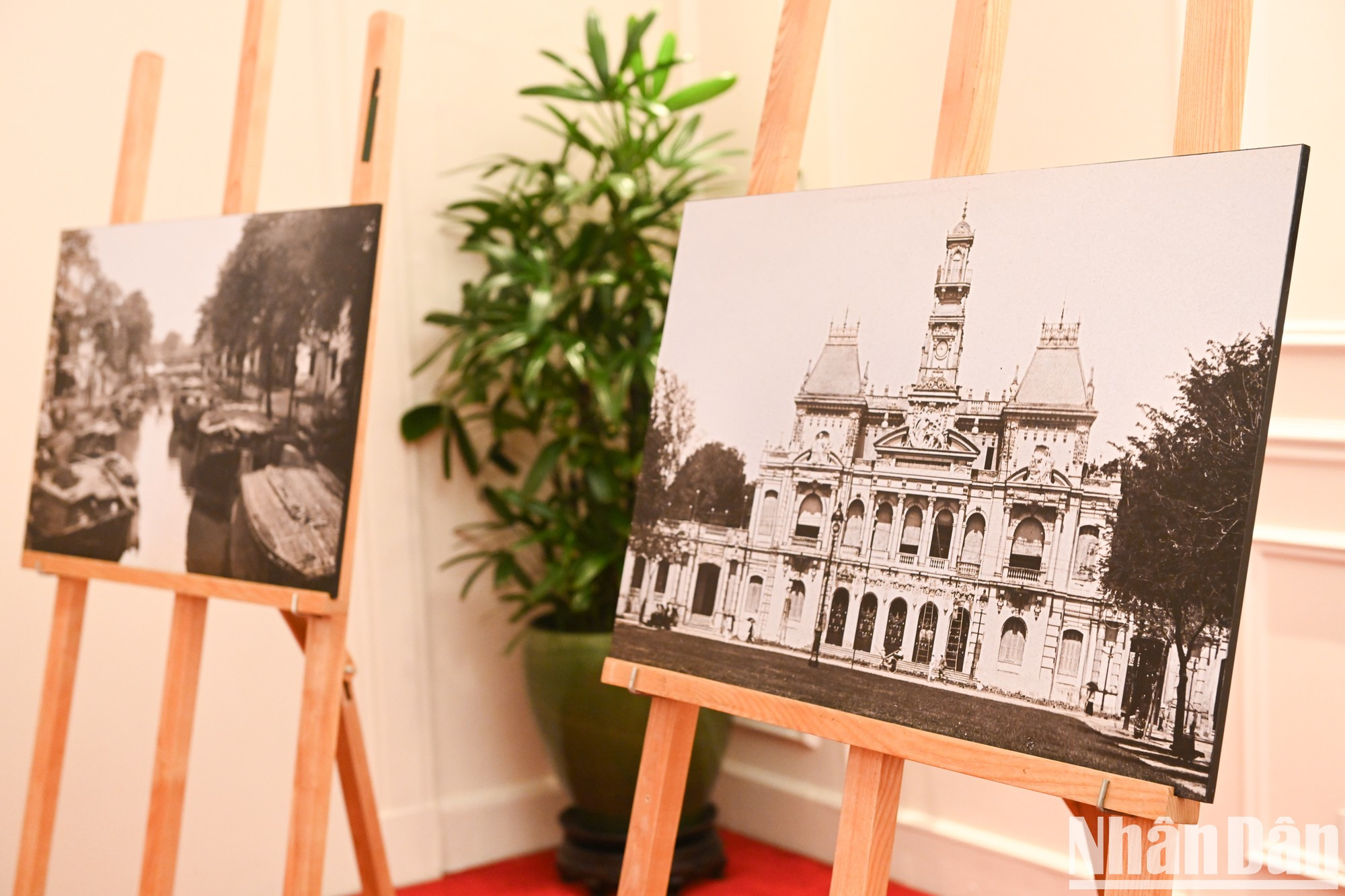 En particular, las imágenes del antiguo Saigón ofrecen una perspectiva histórica de la vida, la arquitectura y las costumbres de Vietnam hace más de 100 años.