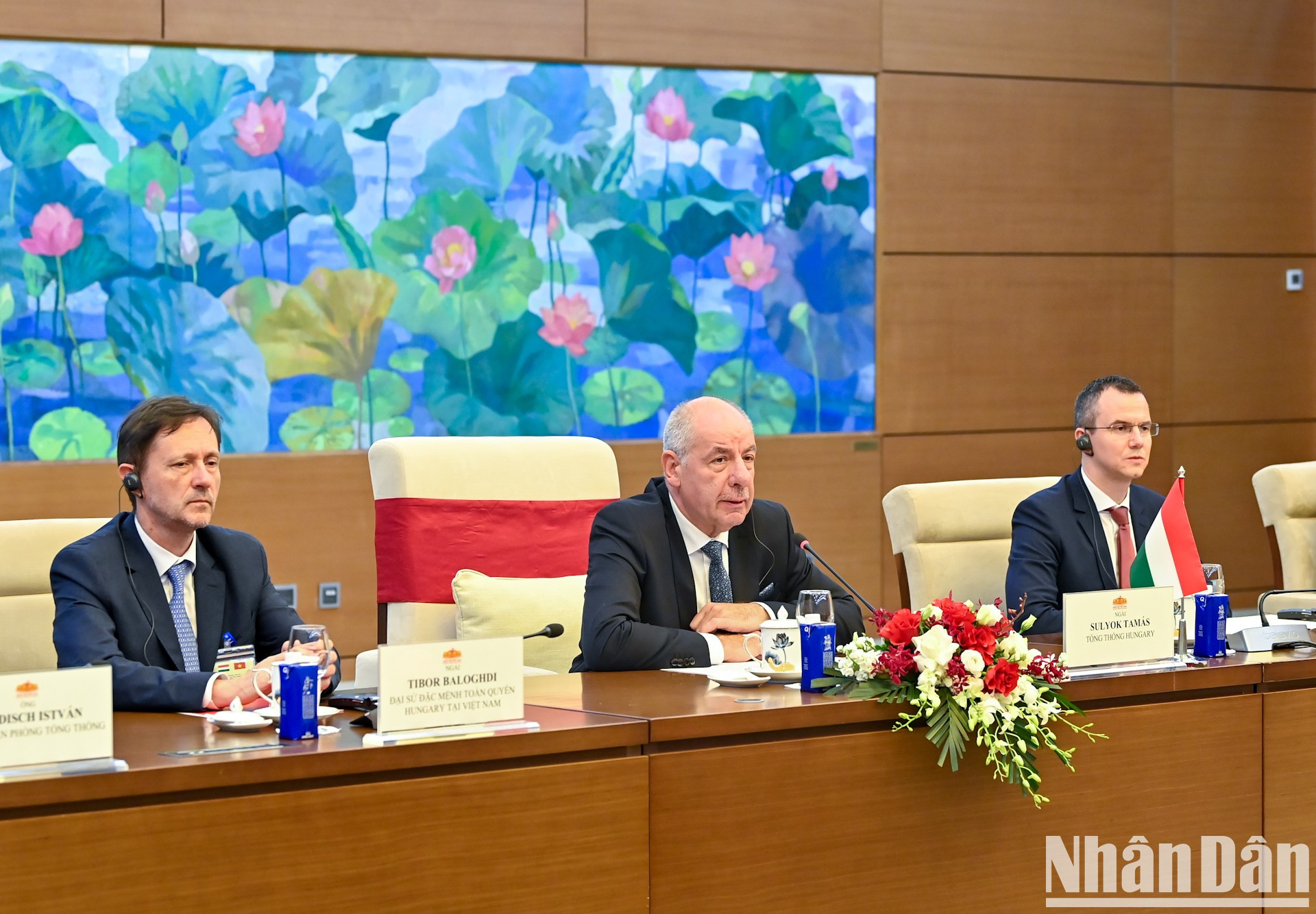 El mandatario húngaro interviene en la cita.