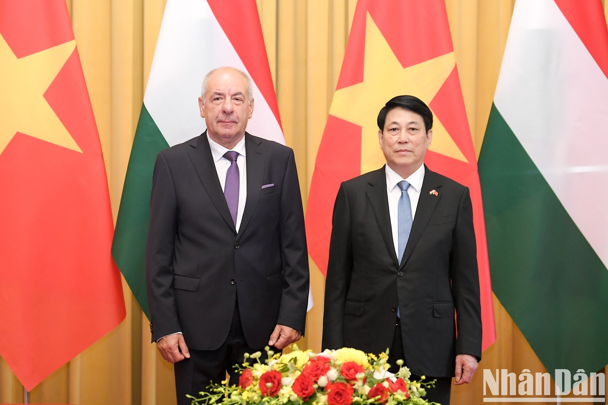 Ambos dirigentes posan para una foto. Ambos dirigentes posan para una foto.