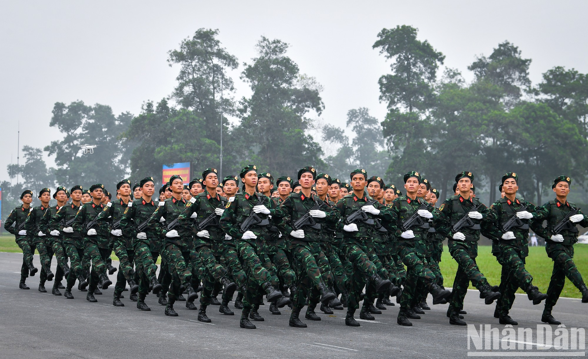 El desfile militar se celebrará en la mañana del 7 de mayo de 2024 después del mitin en el estadio de la provincia de Dien Bien.