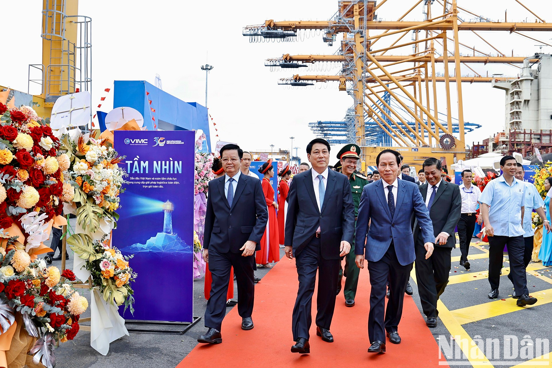 El presidente de Vietnam, Luong Cuong, llega a la ceremonia.
