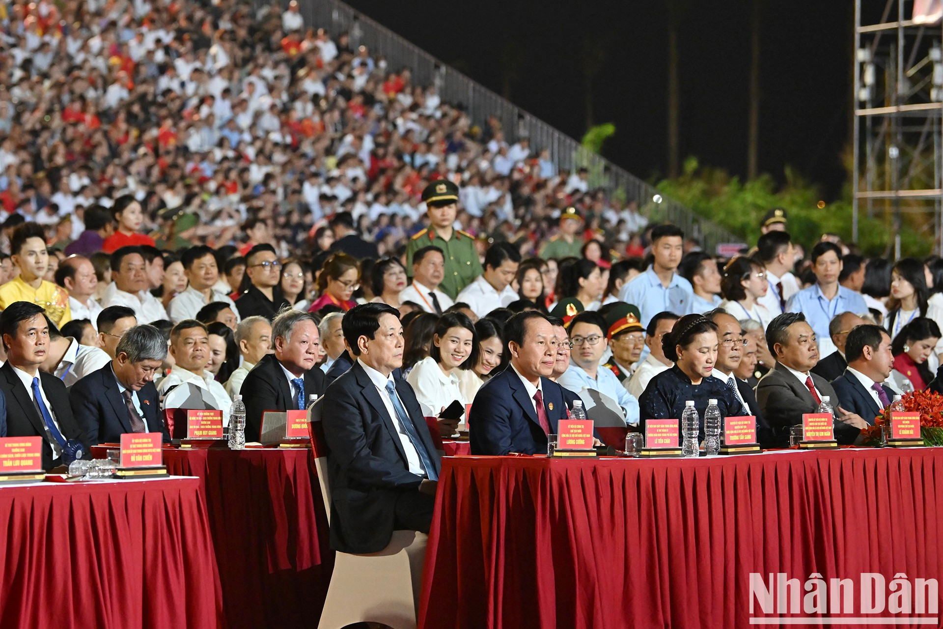 Asistentes a la ceremonia. Asistentes a la ceremonia.