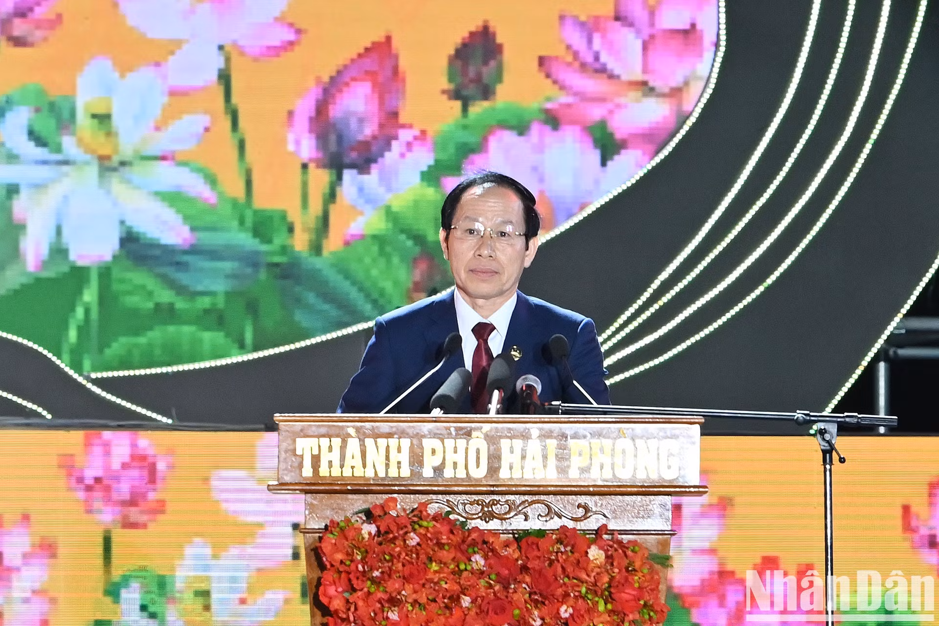El secretario del Partido de la ciudad de Hai Phong, Le Tien Chau, habla en la ceremonia.