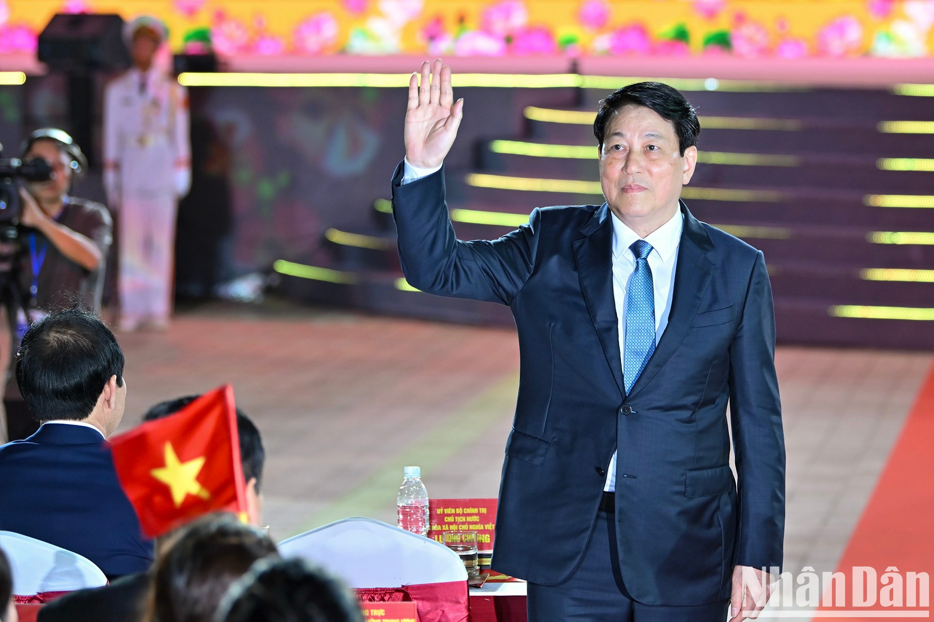 El presidente de Vietnam, Luong Cuong, asiste al evento. El presidente de Vietnam, Luong Cuong, asiste al evento.