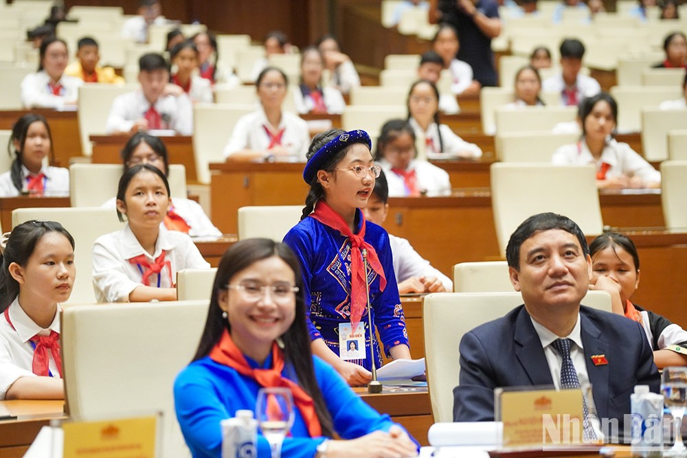 [Foto] Niños vietnamitas participan en simulacro de reunión de la Asamblea Nacional ảnh 7