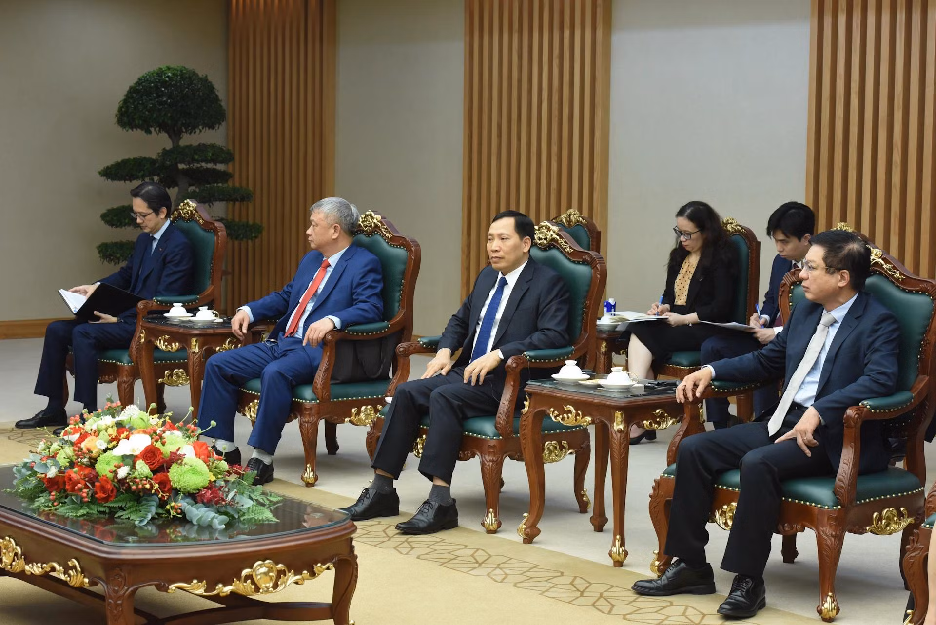 Asistentes vietnamita en el evento.