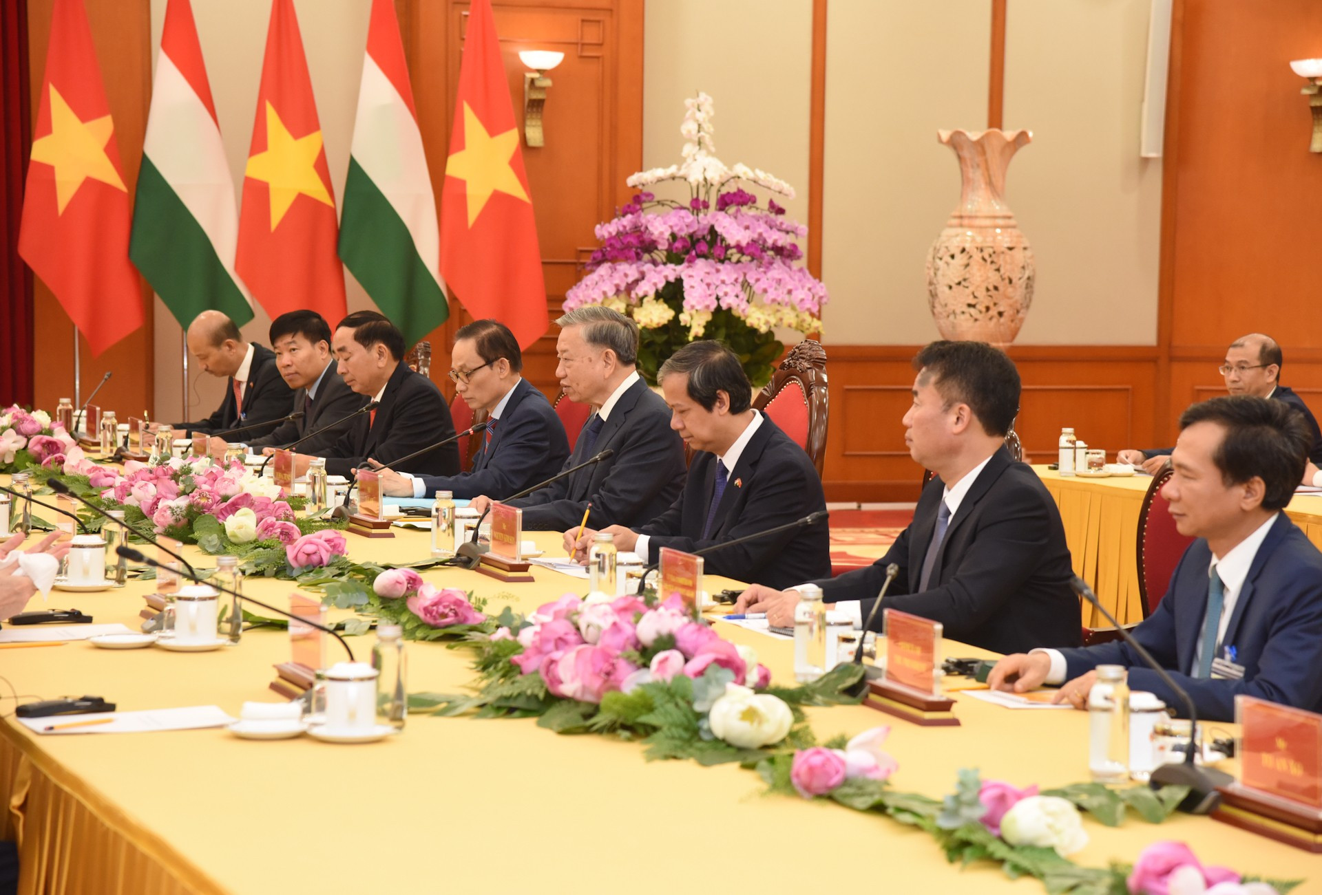 Asistentes vietnamitas en la reunión. Asistentes vietnamitas en la reunión.