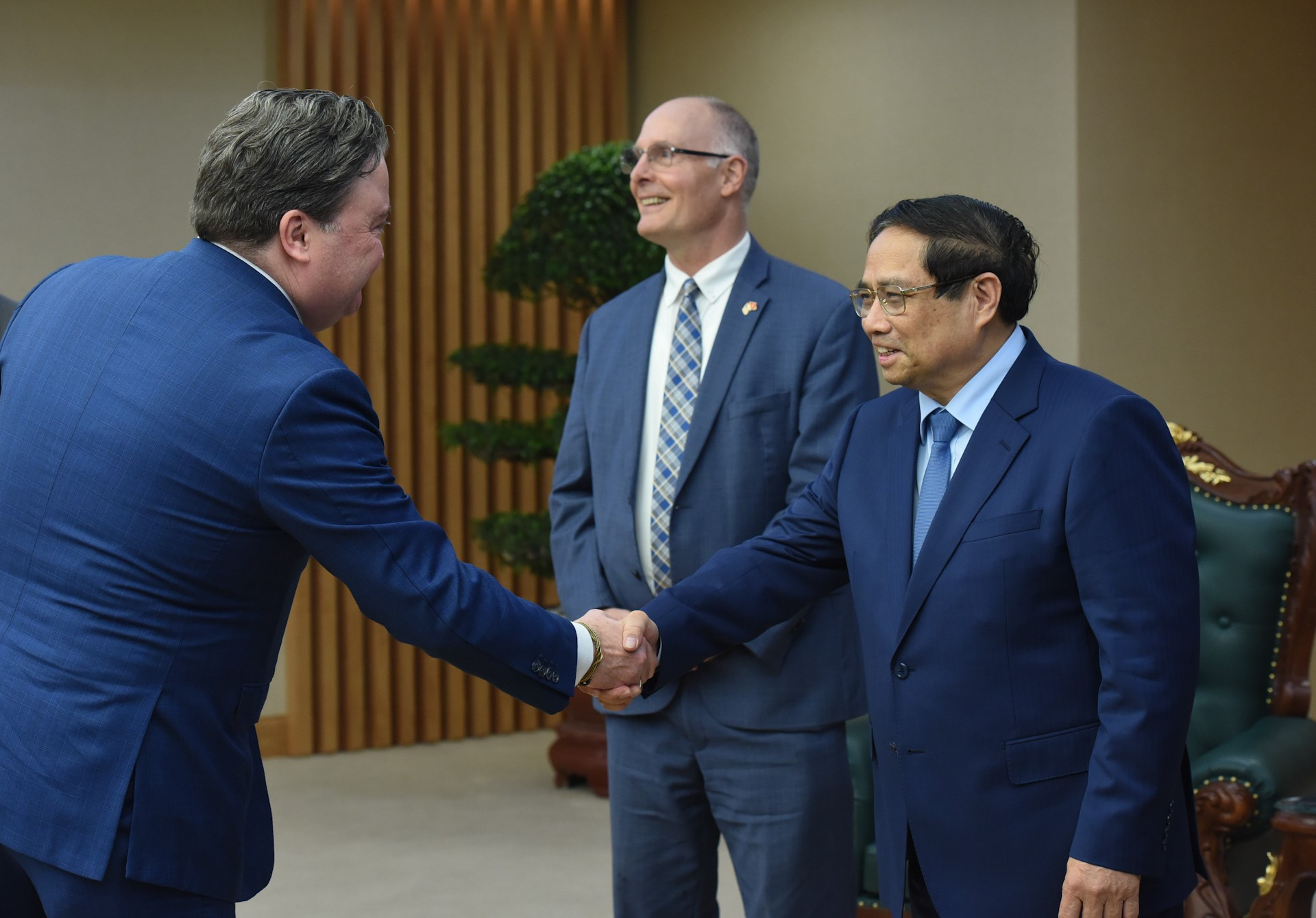 Minh Chinh y los miembros de la delegación bipartidista. Minh Chinh y los miembros de la delegación bipartidista.