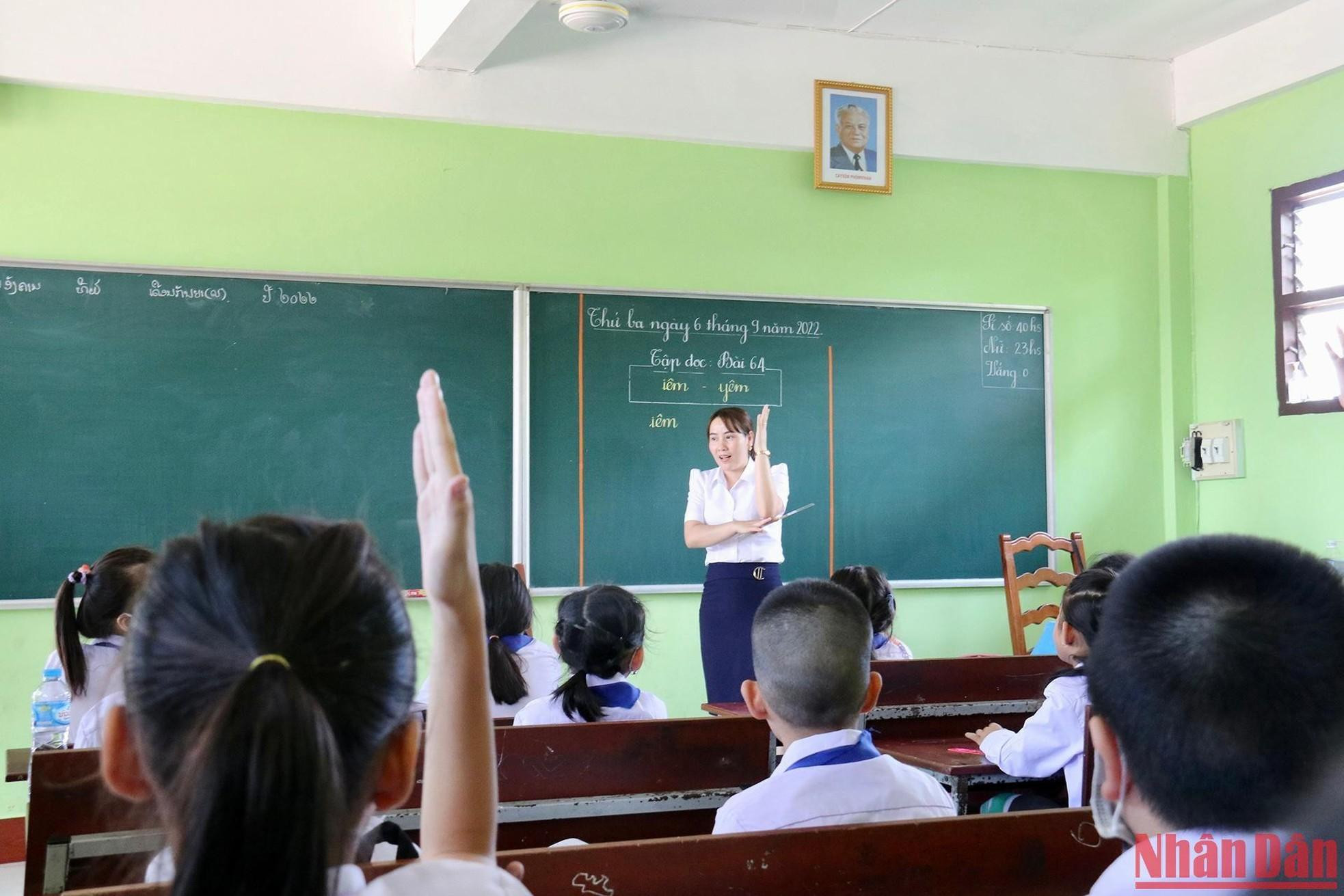 La maestra hace una pregunta... La maestra hace una pregunta...