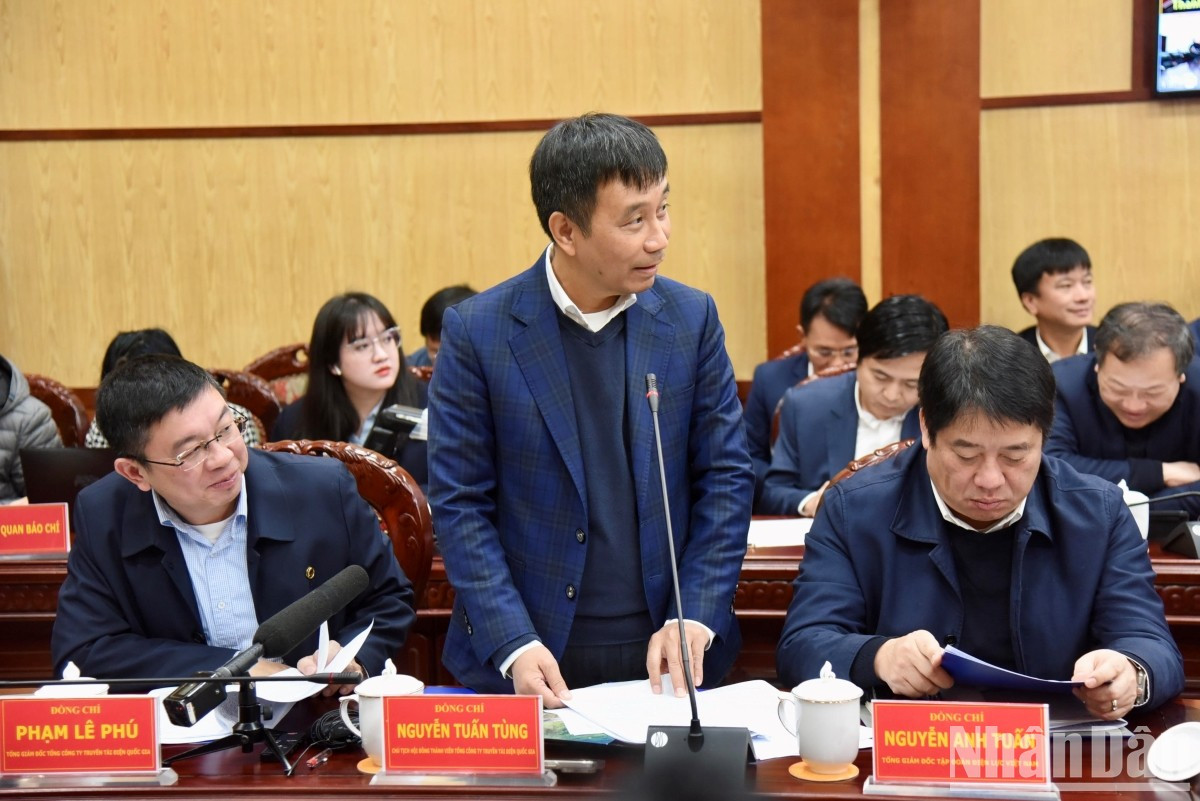 Interviene Nguyen Tuan Tung, presidente del Consejo de Miembros de la Corporación Nacional de Transmisión Eléctrica de Vietnam (EVNNPT).
