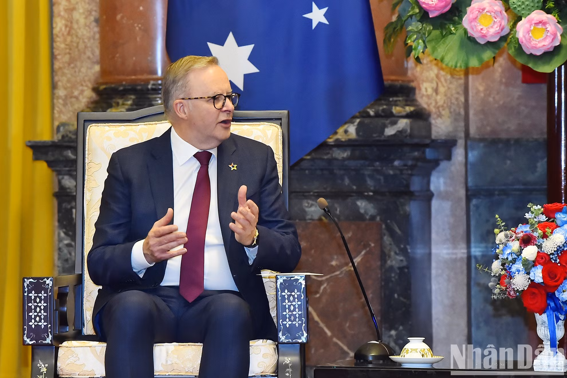 Albanese interviene en la cita.