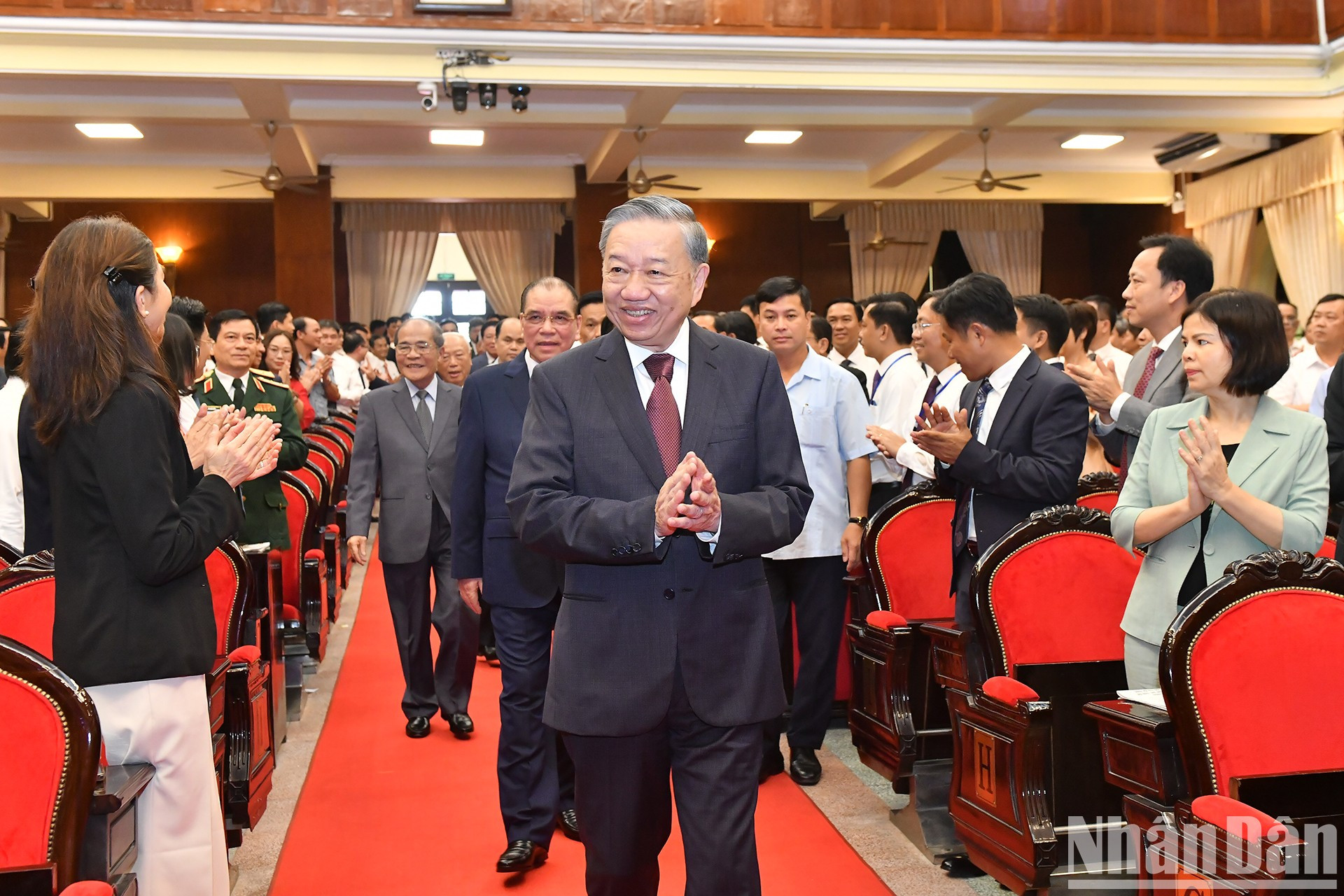 El secretario general del Partido Comunista de Vietnam y presidente del país, To Lam, asiste a la cita. El secretario general del Partido Comunista de Vietnam y presidente del país, To Lam, asiste a la cita.