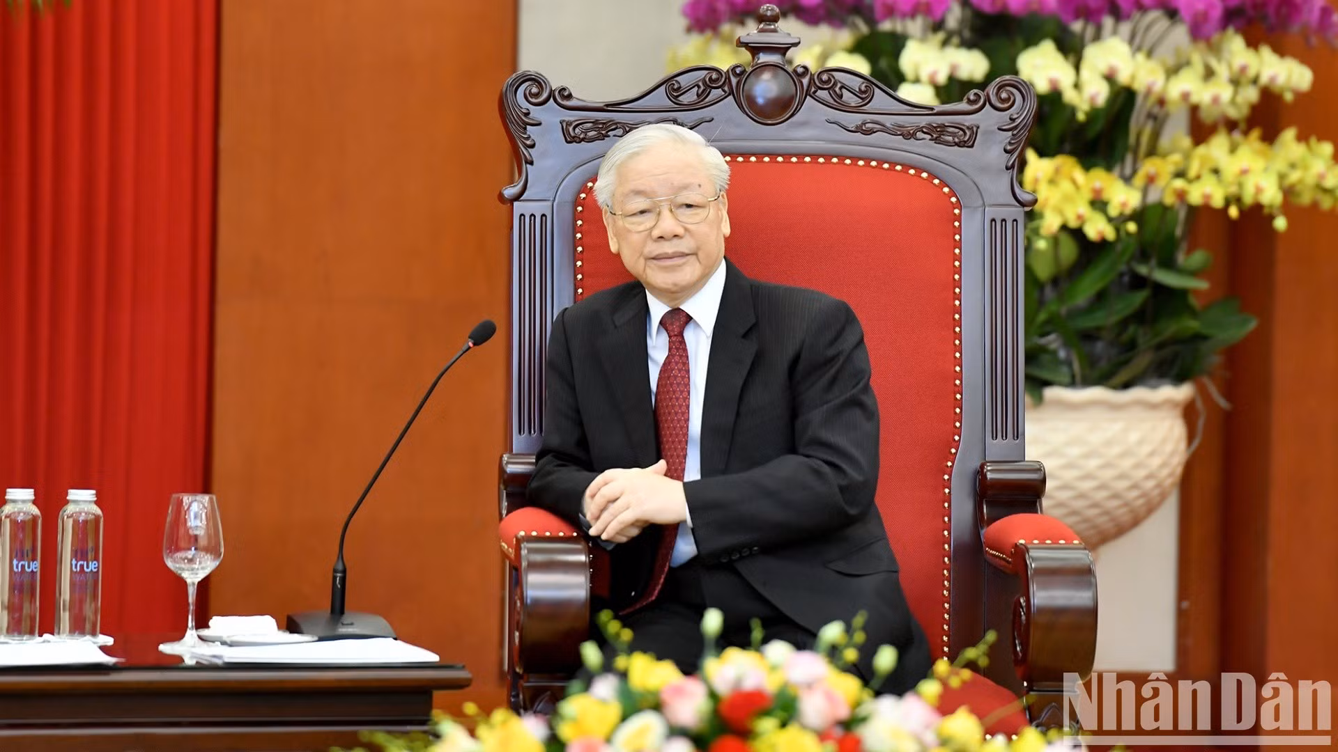 Interviene Phu Trong.