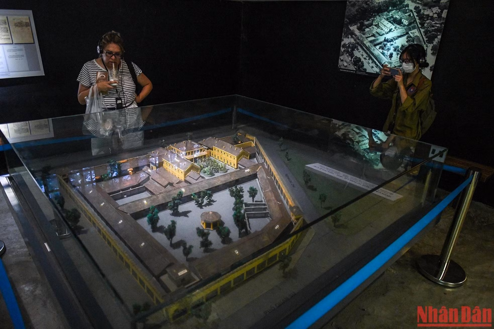 Reliquia Prisión de Hoa Lo: un atractivo turístico en los días festivos por el Día Nacional ảnh 7