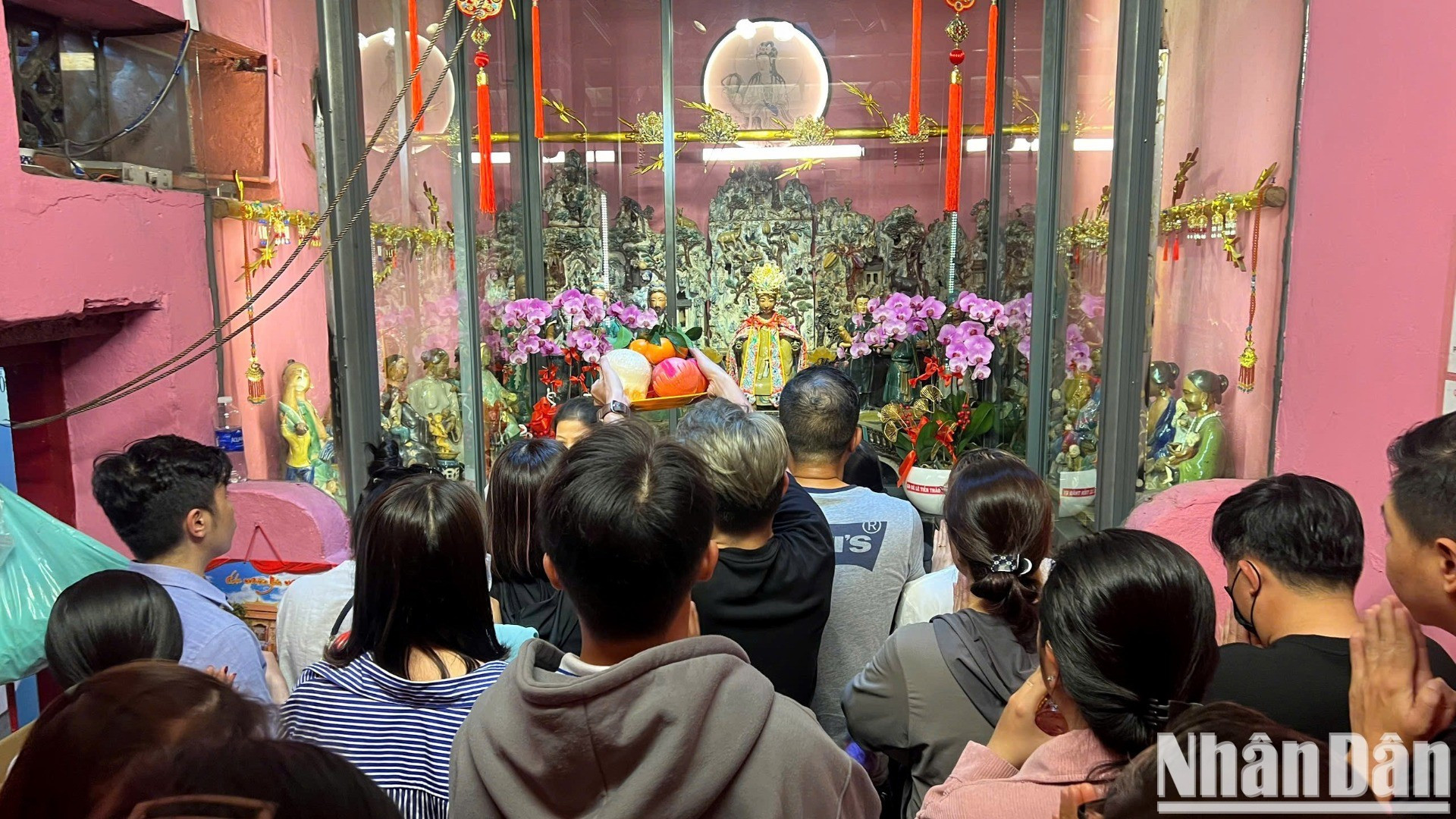 El festival no es sólo un ritual espiritual, sino también una ocasión para expresar gratitud al cielo, la tierra y los antepasados, además de rezar por un año de buena suerte y prosperidad. El festival no es sólo un ritual espiritual, sino también una ocasión para expresar gratitud al cielo, la tierra y los antepasados, además de rezar por un año de buena suerte y prosperidad.