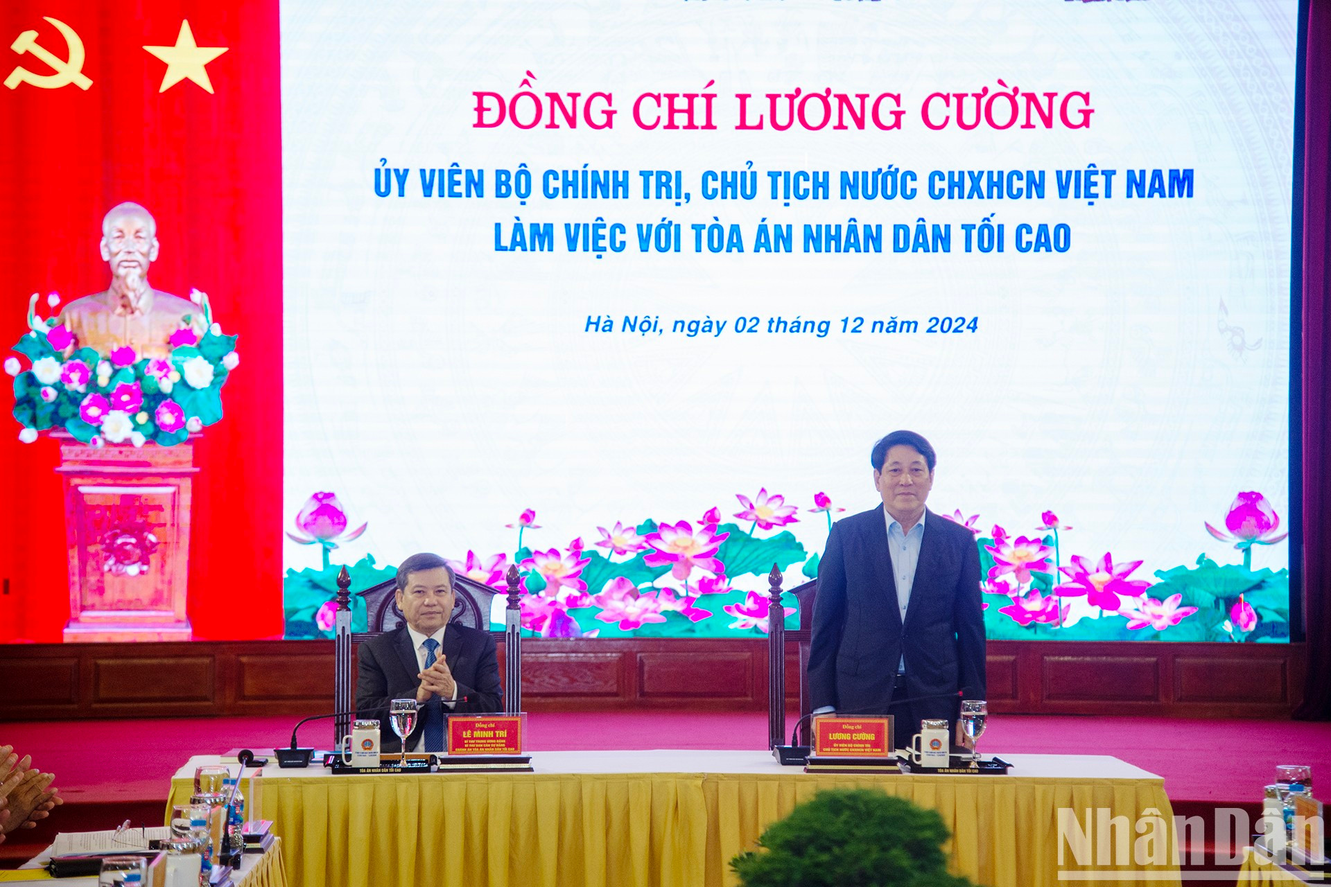 Luong Cuong habla en la reunión con el Tribunal Popular Supremo. Luong Cuong habla en la reunión con el Tribunal Popular Supremo.