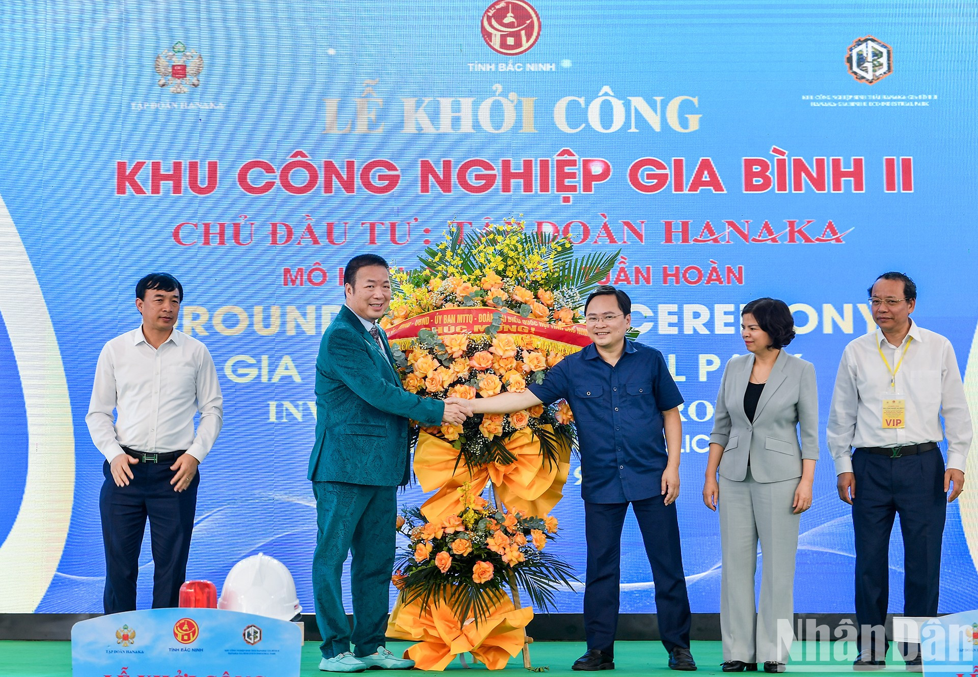 Los funcionarios de la provincia de Bac Ninh en el evento.