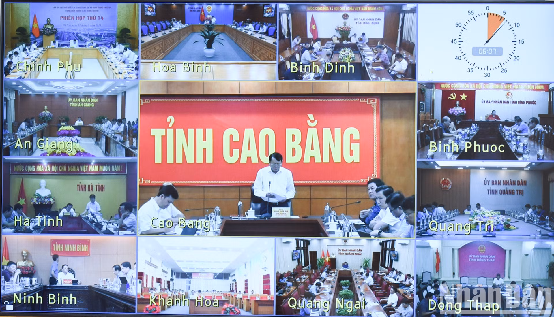 Un representante de la provincia de Cao Bang habla en la cita. Un representante de la provincia de Cao Bang habla en la cita.