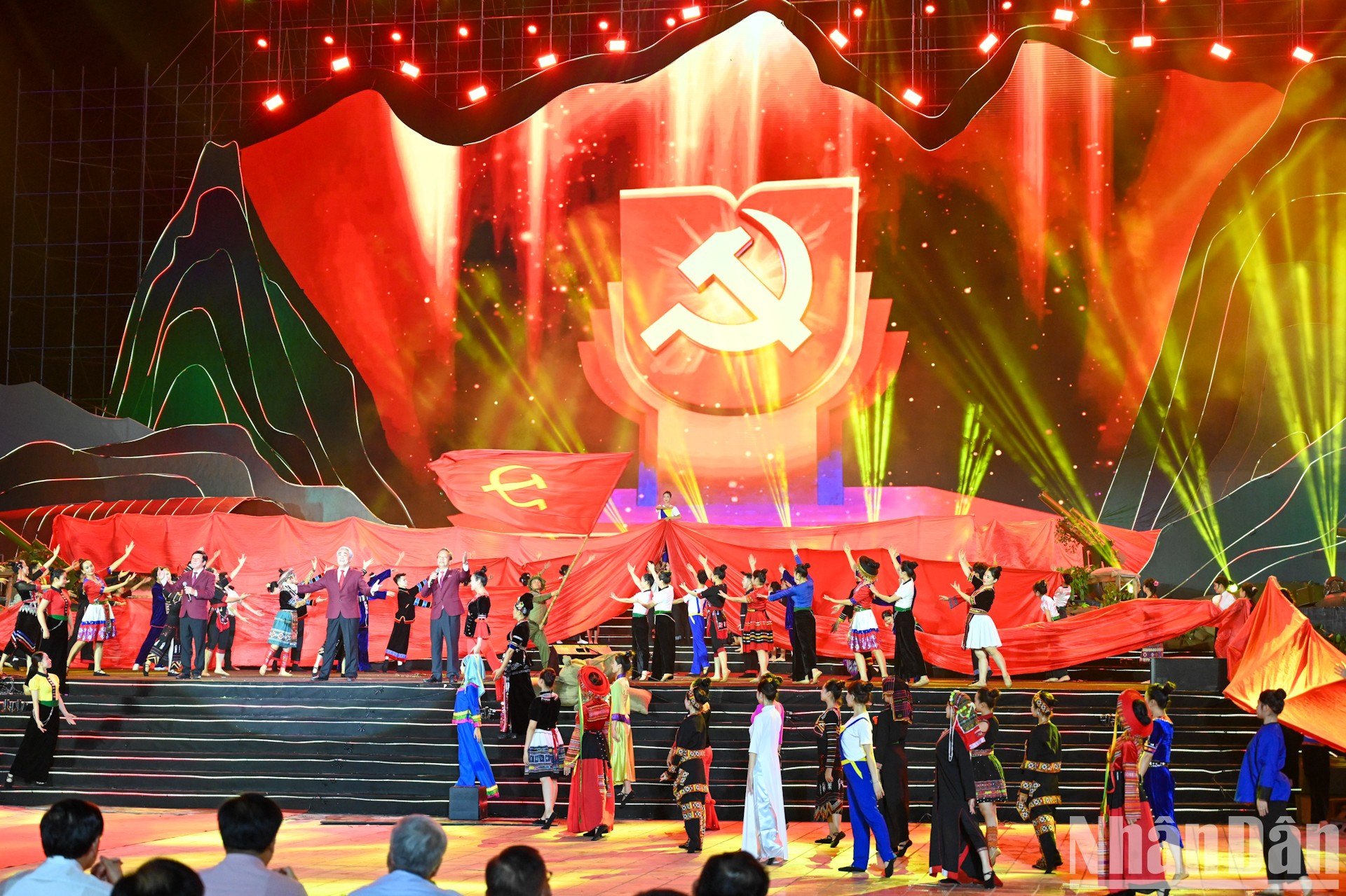 Actuaciones artísticas en el programa. Actuaciones artísticas en el programa.