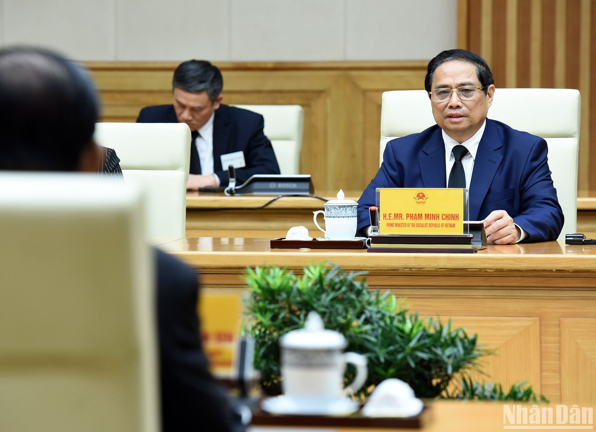 Minh Chinh habla en la reunión.