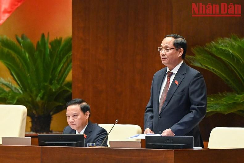 El vicepresidente legislativo, Tran Quang Phuong, conduce la sesión de interpelación. El vicepresidente legislativo, Tran Quang Phuong, conduce la sesión de interpelación.