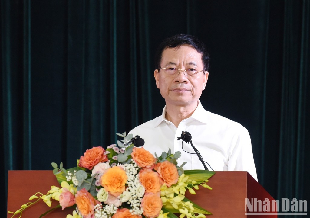 El ministro de Información y Comunicación, Nguyen Manh Hung, en el evento. El ministro de Información y Comunicación, Nguyen Manh Hung, en el evento.
