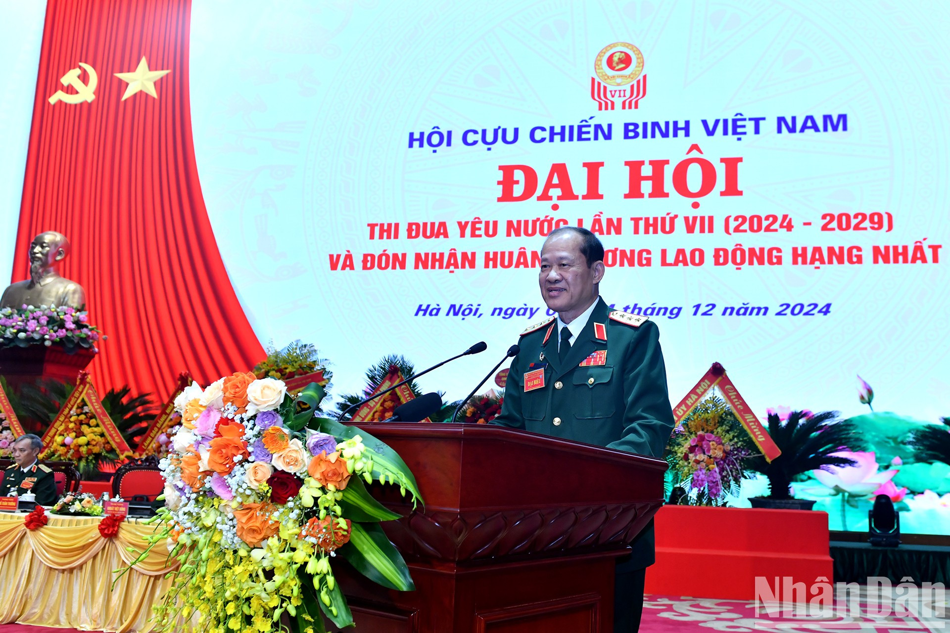 El teniente general Be Xuan Truong, presidente de la Asociación de Veteranos de Vietnam, habla en el evento. El teniente general Be Xuan Truong, presidente de la Asociación de Veteranos de Vietnam, habla en el evento.
