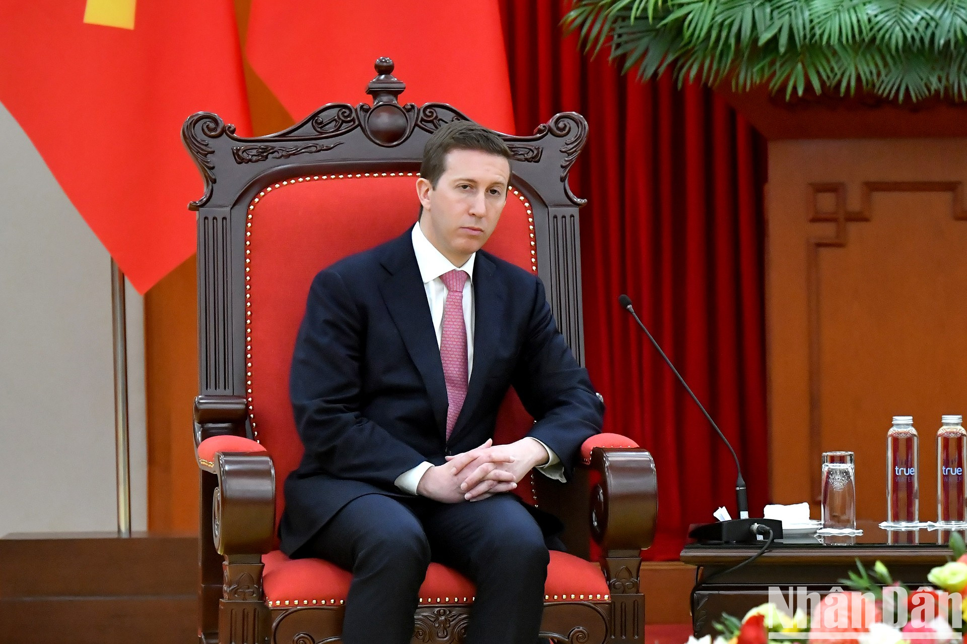 Jeffrey David Perlman habla en el encuentro. Jeffrey David Perlman habla en el encuentro.