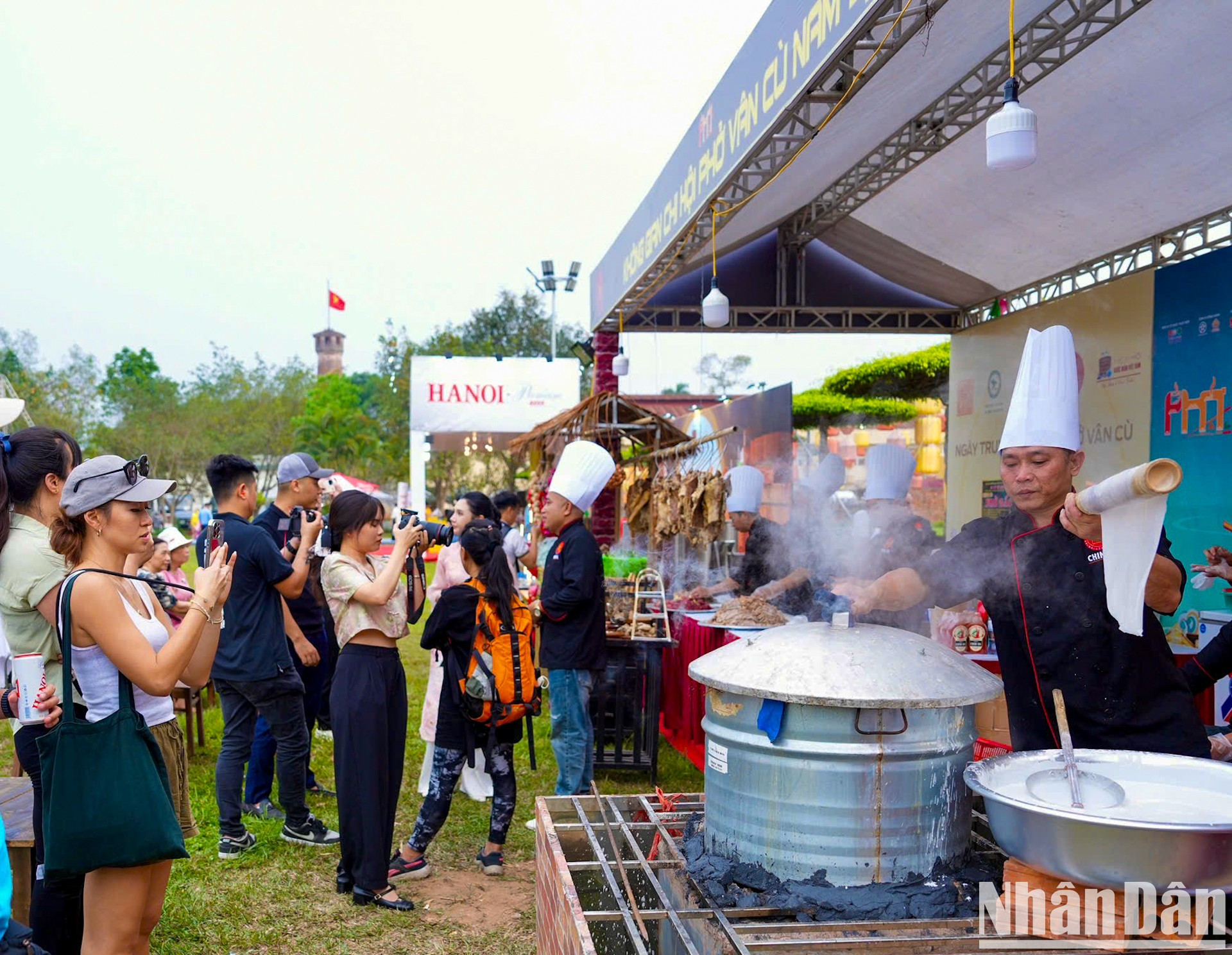 El programa no sólo brinda la oportunidad de disfrutar de la gastronomía a los locales y a los turistas, sino que también contribuye a difundir la imagen de Vietnam, impulsar el desarrollo del turismo y la cultura culinaria de Hanói en particular y de Vietnam en general.