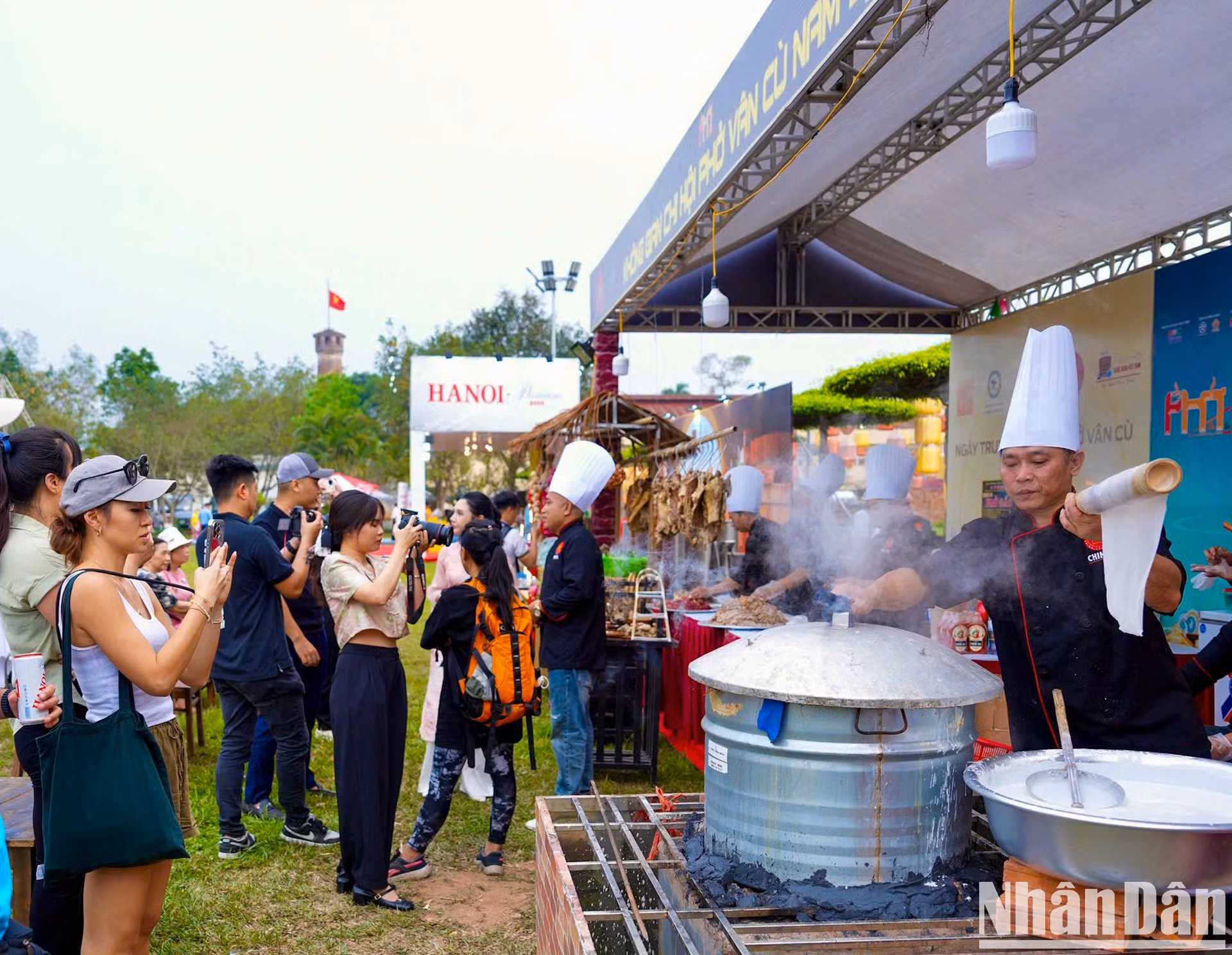 El programa no sólo brinda la oportunidad de disfrutar de la gastronomía a los locales y a los turistas, sino que también contribuye a difundir la imagen de Vietnam, impulsar el desarrollo del turismo y la cultura culinaria de Hanói en particular y de Vietnam en general.