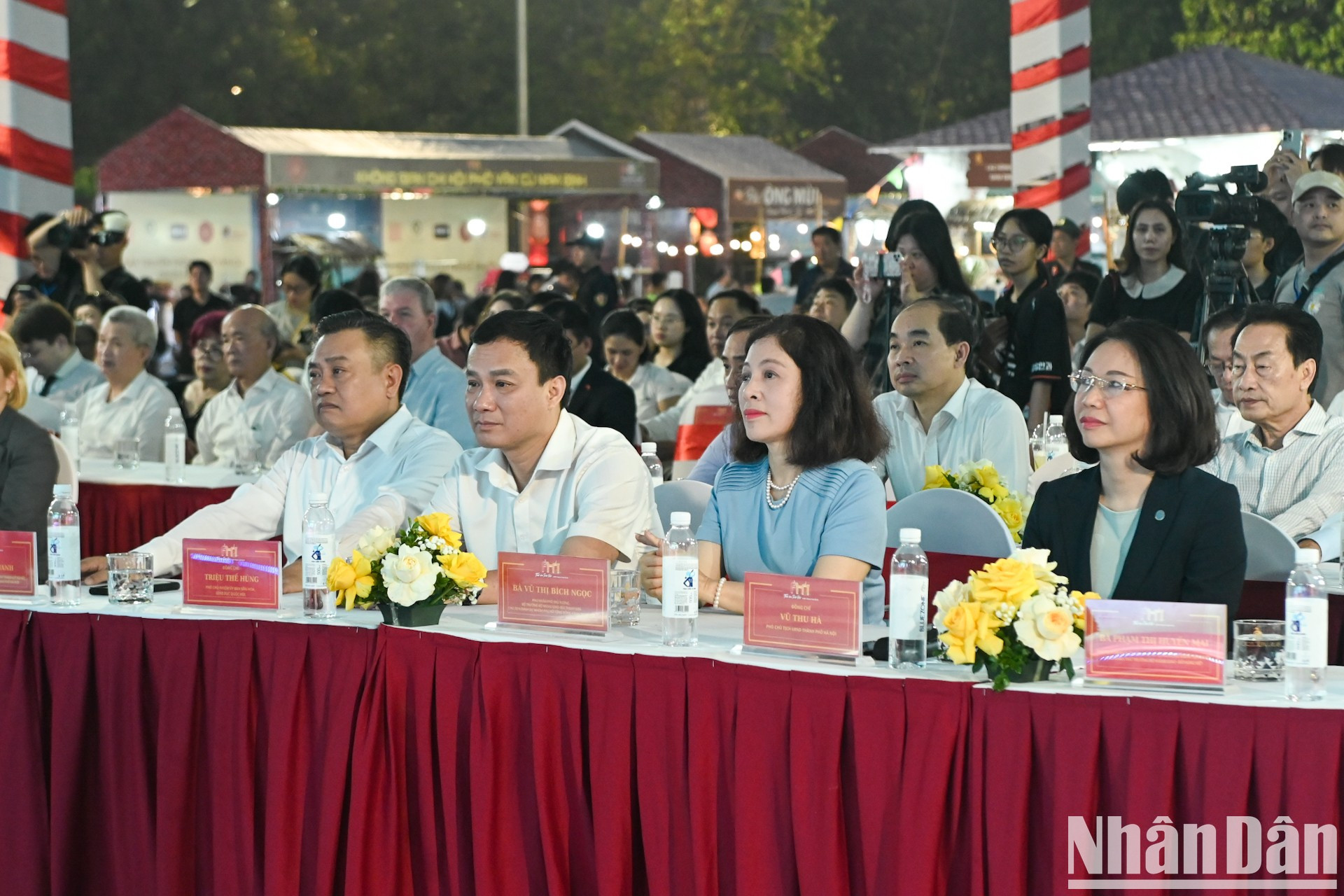 Asistentes a la ceremonia de apertura del festival.