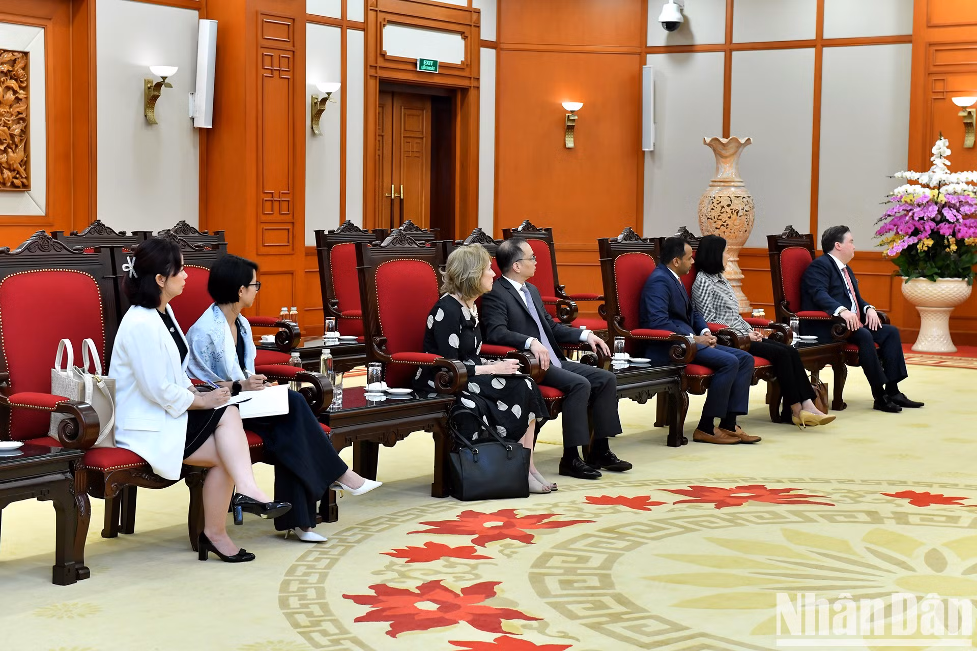 La delegación del Fondo de inversión Warburg Pincus.