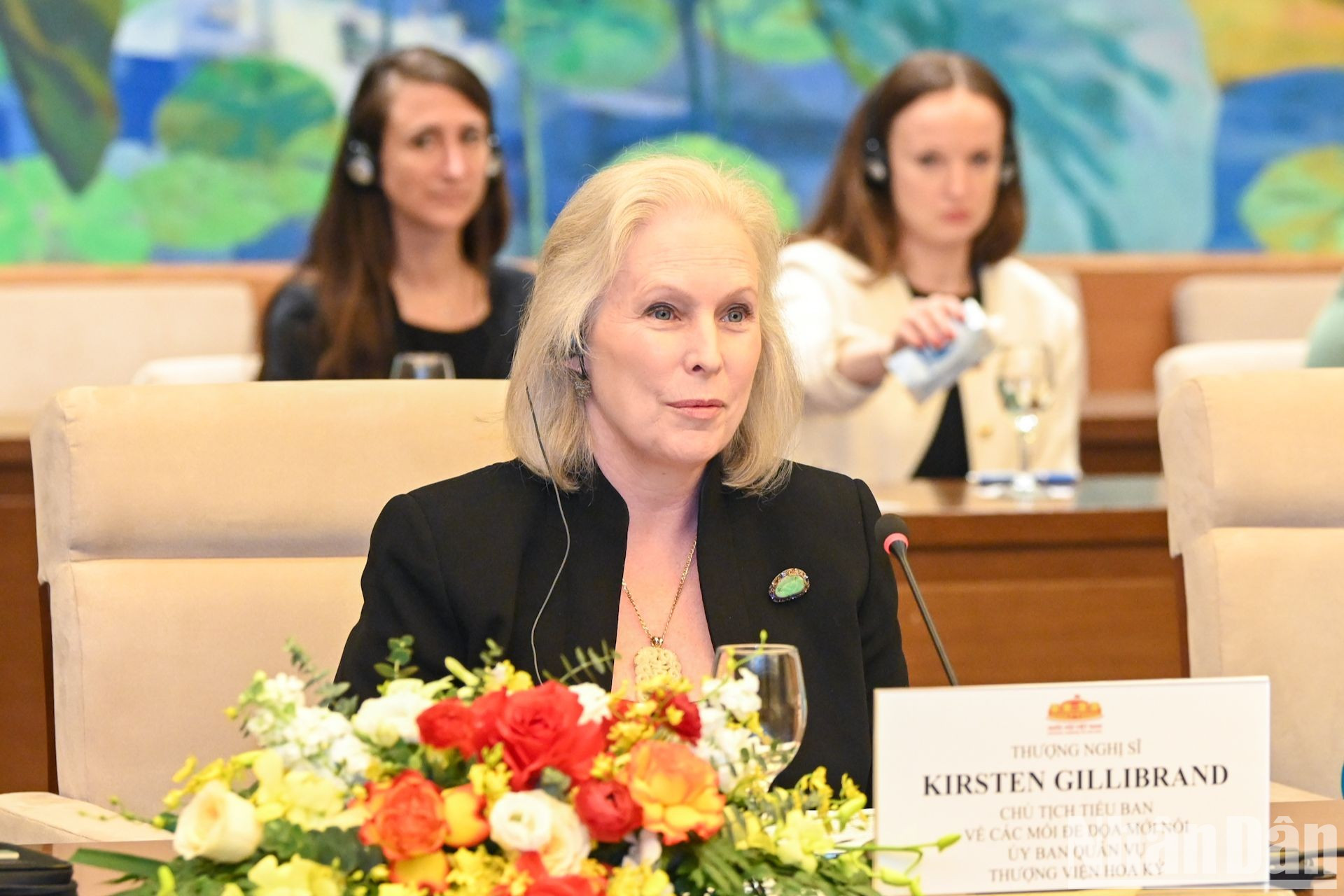 La senadora Kirsten Gillibrand habla en el encuento. La senadora Kirsten Gillibrand habla en el encuento.