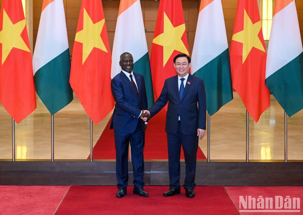 Los dos dirigentes legislativos en la recepción. Los dos dirigentes legislativos en la recepción.