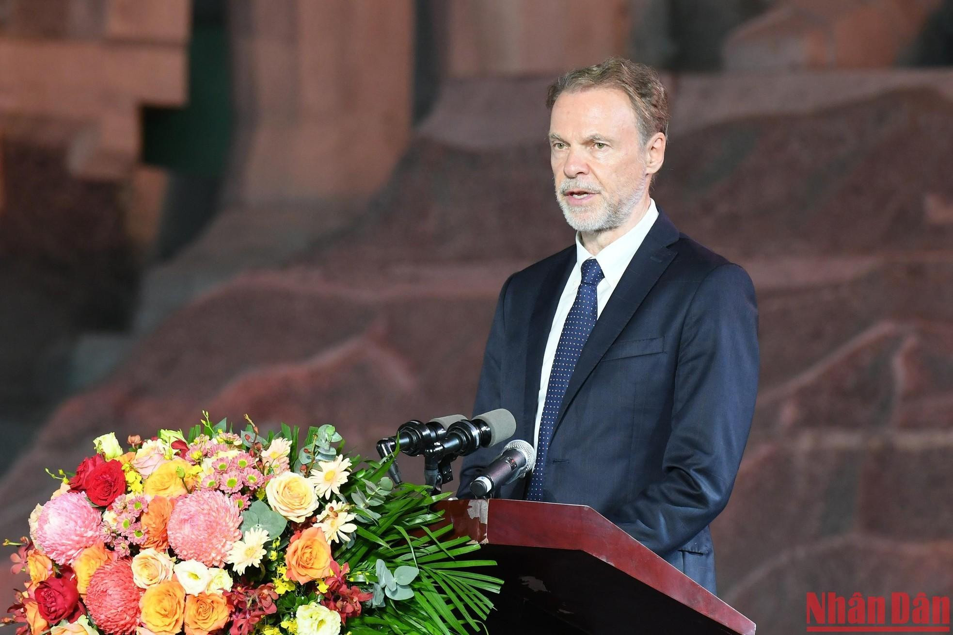 Christian Manhart, representante en jefe de la Unesco en Vietnam, habla en la cita.