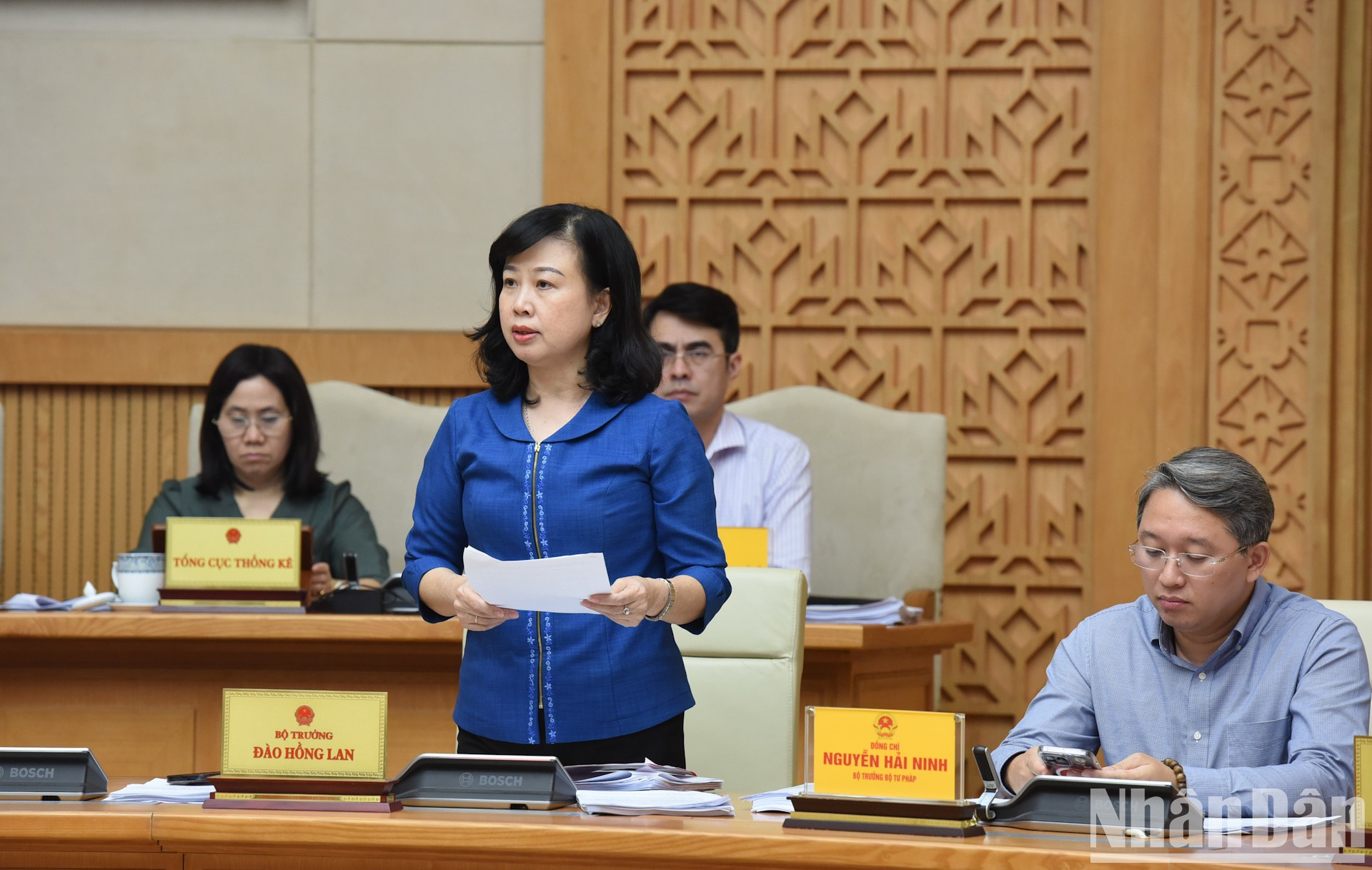 La ministra de Salud Pública, Dao Hong Lan, asiste a la reunión. La ministra de Salud Pública, Dao Hong Lan, asiste a la reunión.