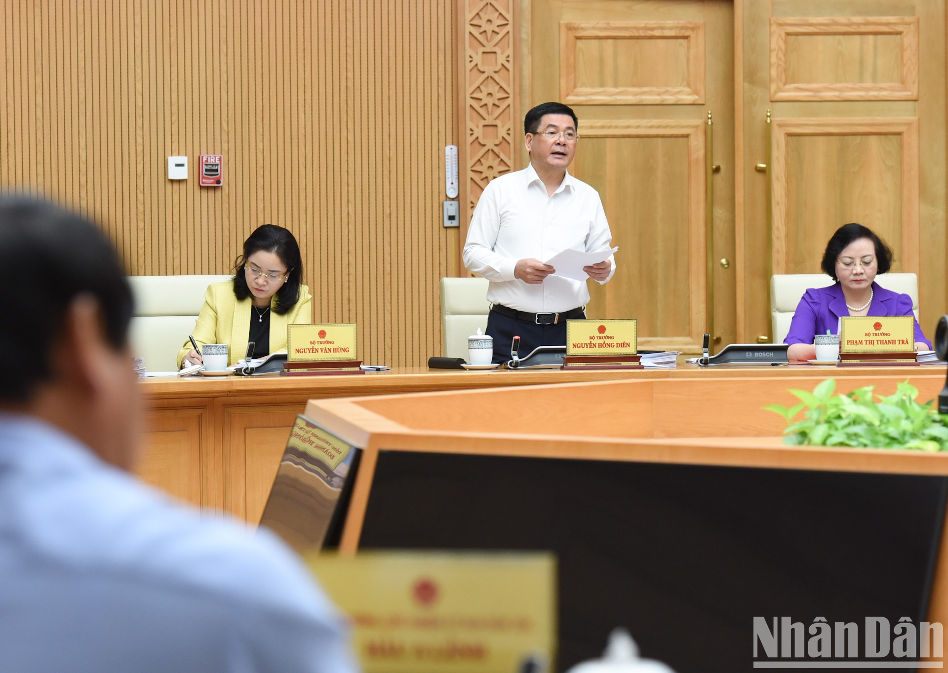 El ministro de Industria y Comercio, Nguyen Hong Dien, habla en la cita. El ministro de Industria y Comercio, Nguyen Hong Dien, habla en la cita.