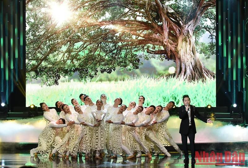 Una actuación artística da inicio al programa. Una actuación artística da inicio al programa.