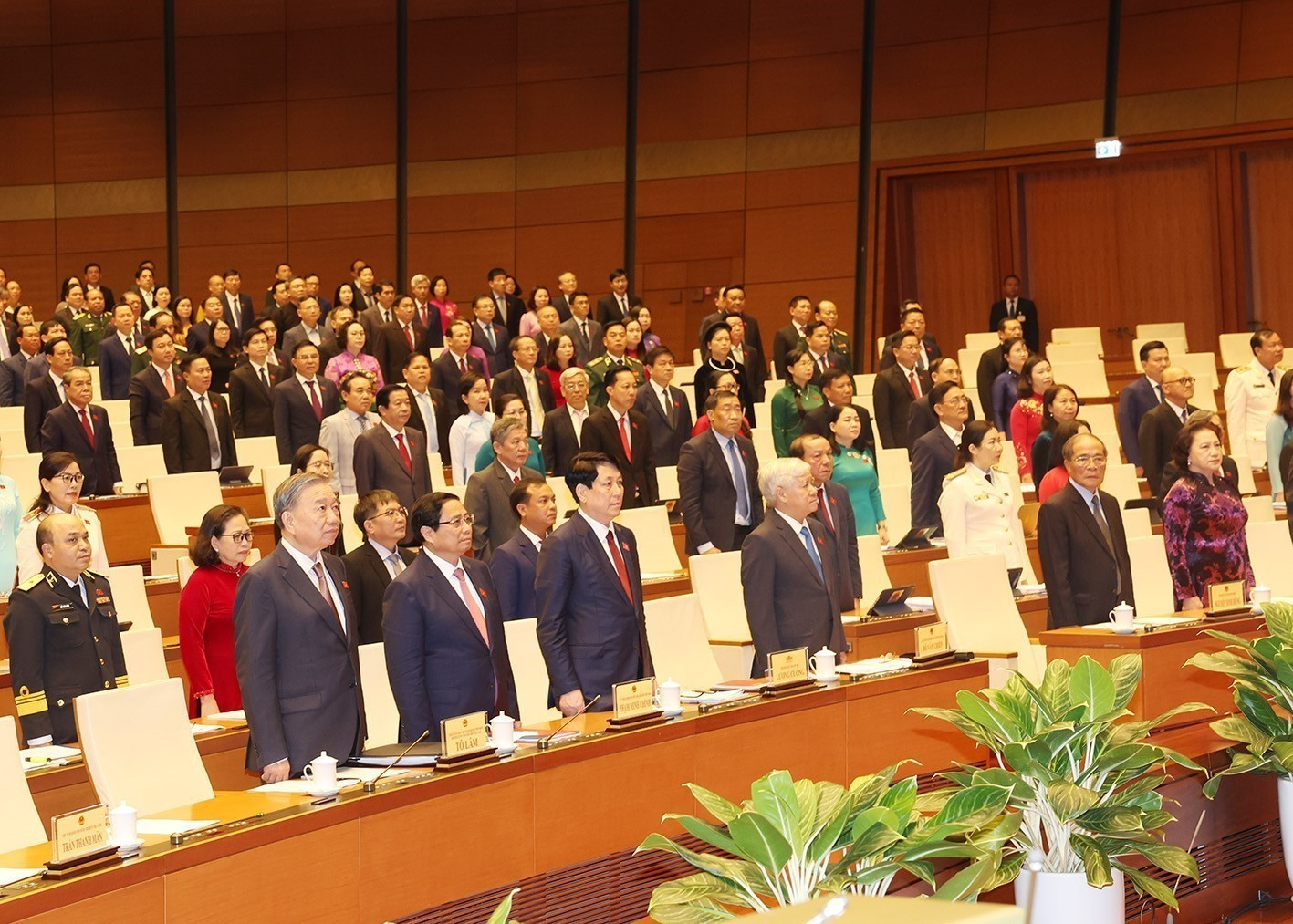 El secretario general del PCV y presidente del país, To Lam, y otros dirigentes del Partido y el Estado asisten a la ceremonia.