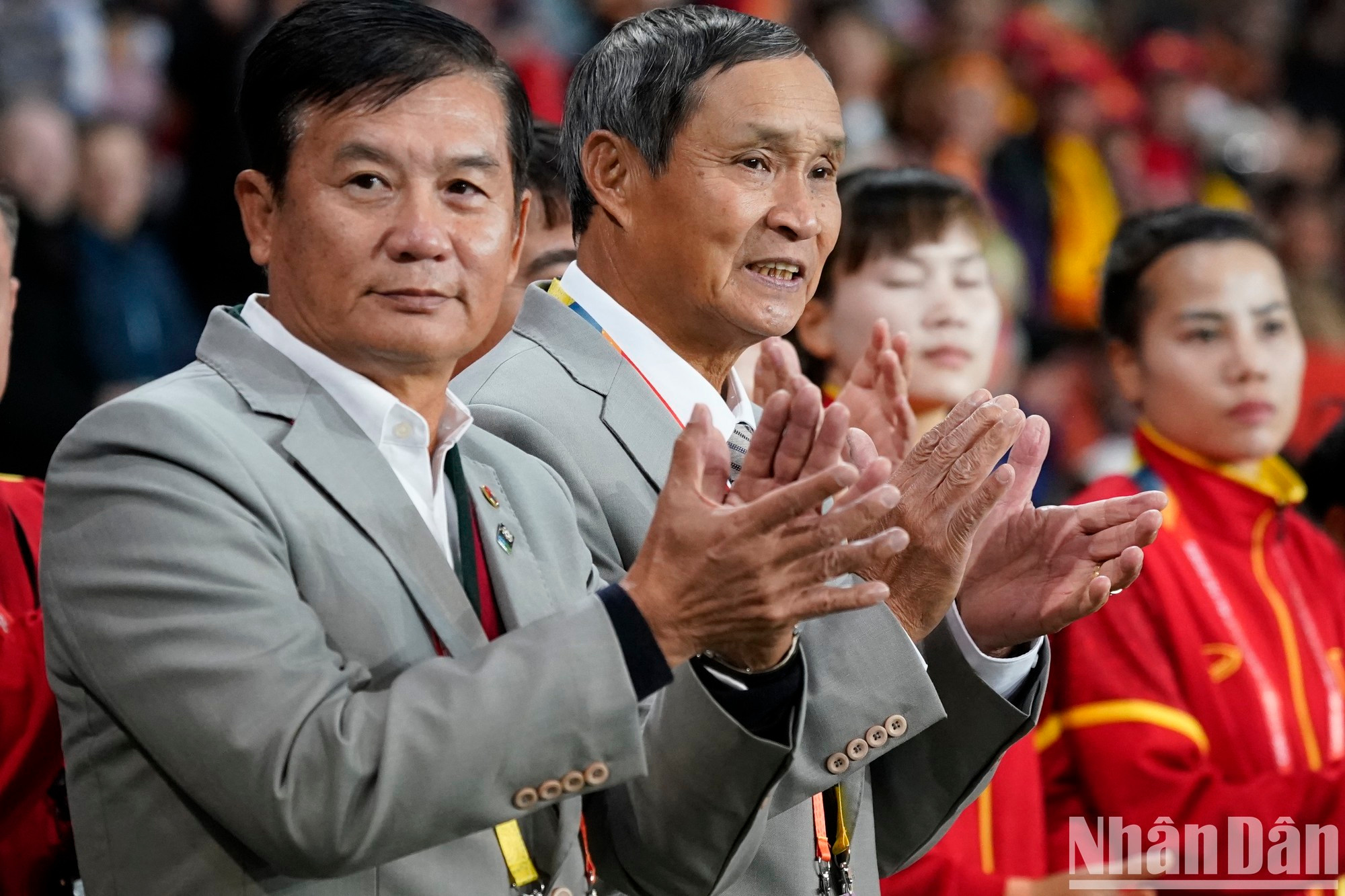 El entrenador Mai Duc Chung y el cuerpo técnico de Vietnam. El entrenador Mai Duc Chung y el cuerpo técnico de Vietnam.