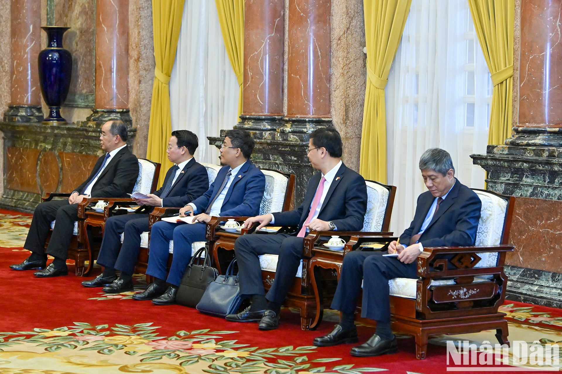 Asistentes vietnamitas al evento. Asistentes vietnamitas al evento.