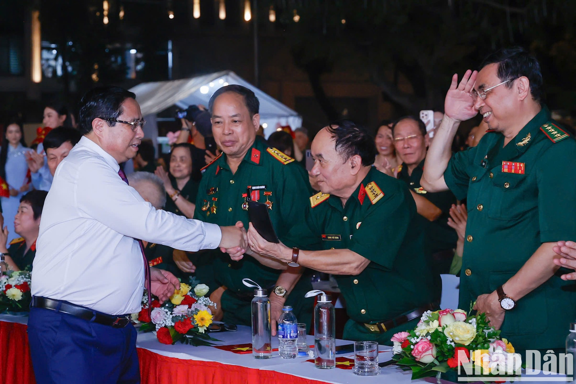 El primer ministro Pham Minh Chinh asiste al programa celebrado en Hanói.