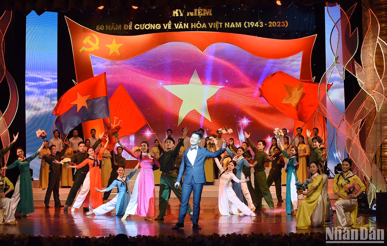 Programa artístico especial para celebrar el 80 aniversario del Esquema sobre la Cultura vietnamita